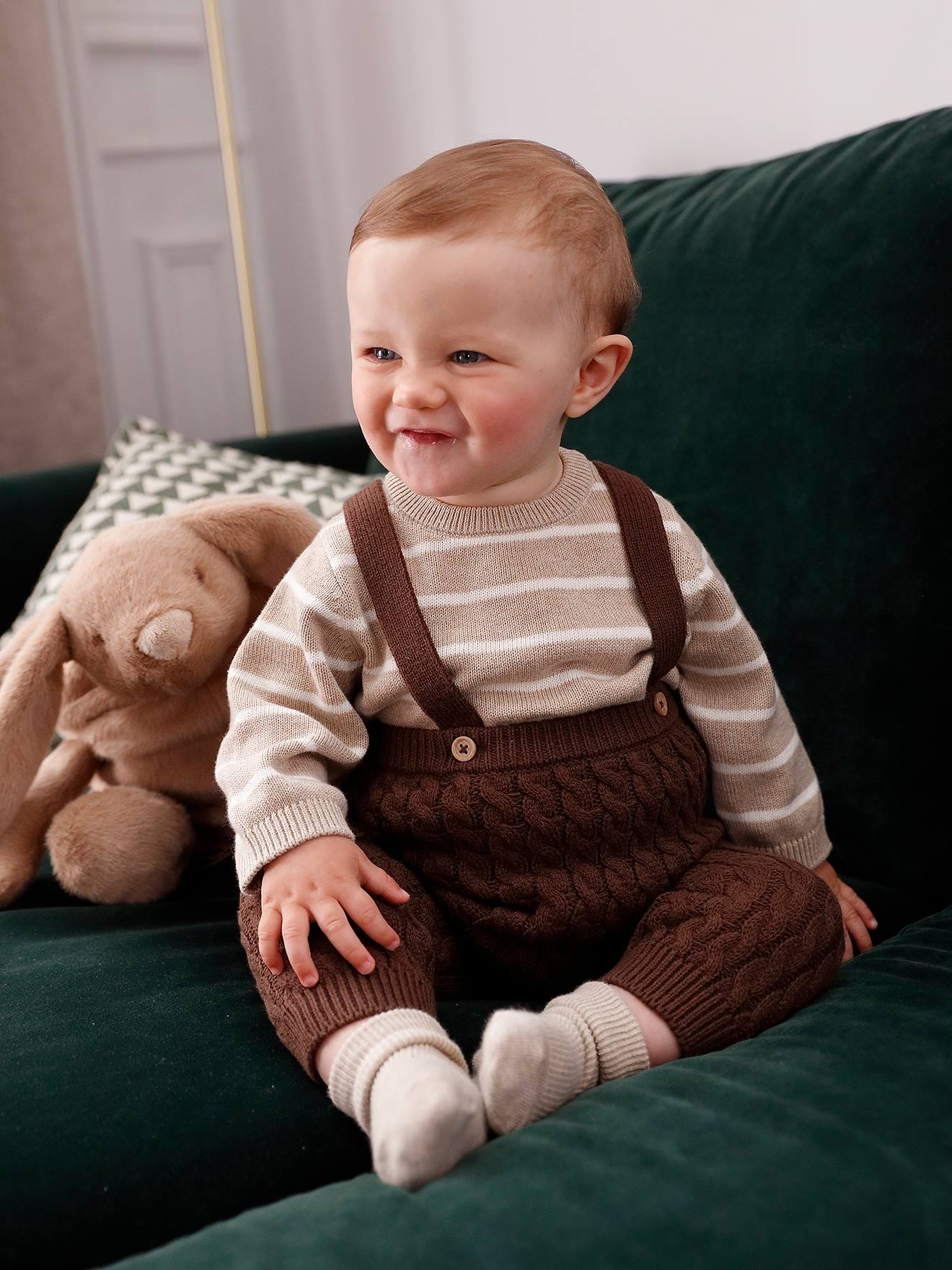 Ensemble bébé pull rayé et pantalon à bretelles en tricot torsadé chocolat