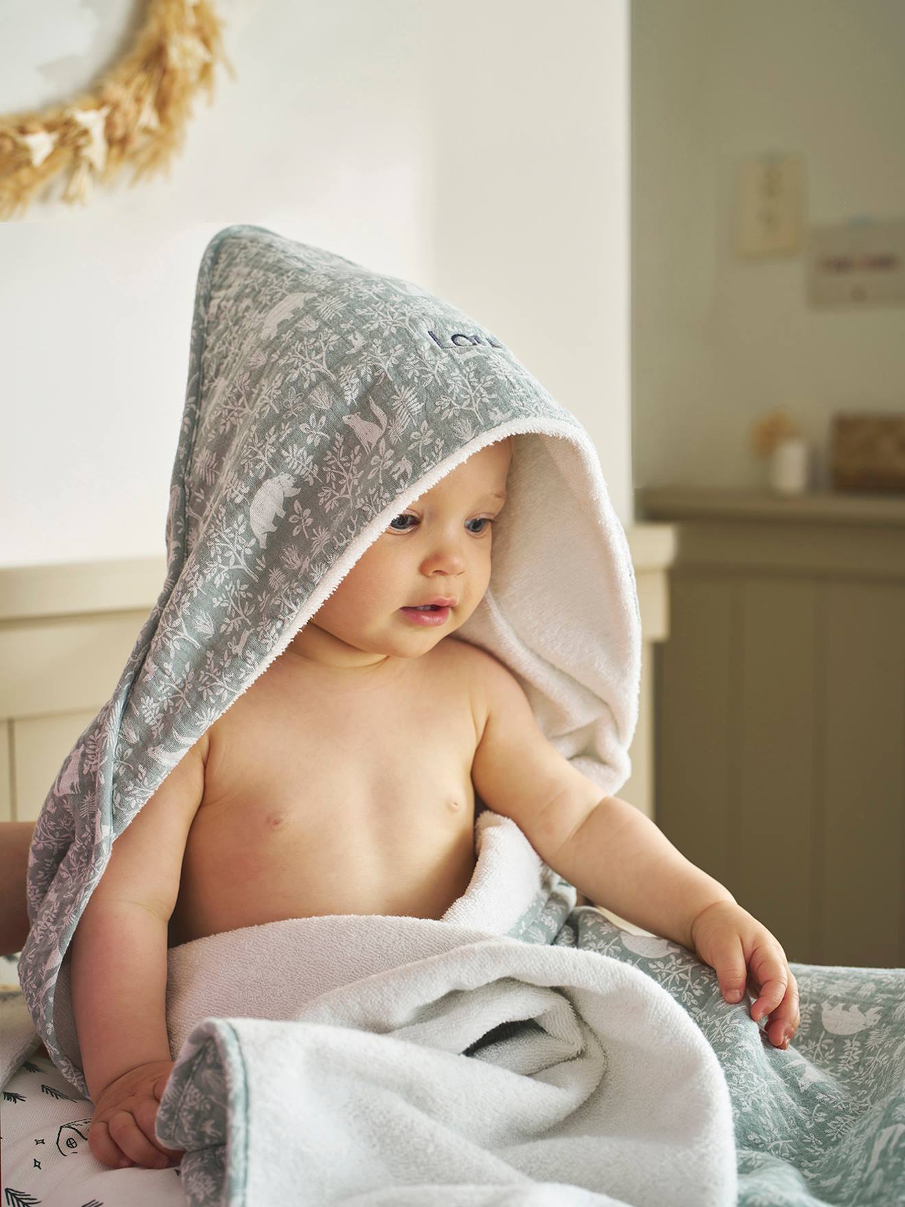 Cape de bain gaze de coton personnalisable + gant de toilette DANS LES BOIS vert sauge