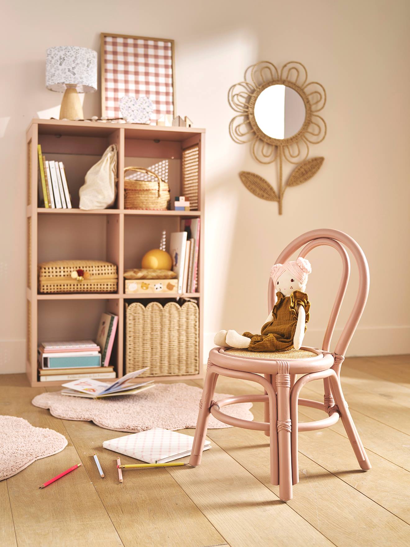 Chaise maternelle en rotin LIGNE POÉSIE rose