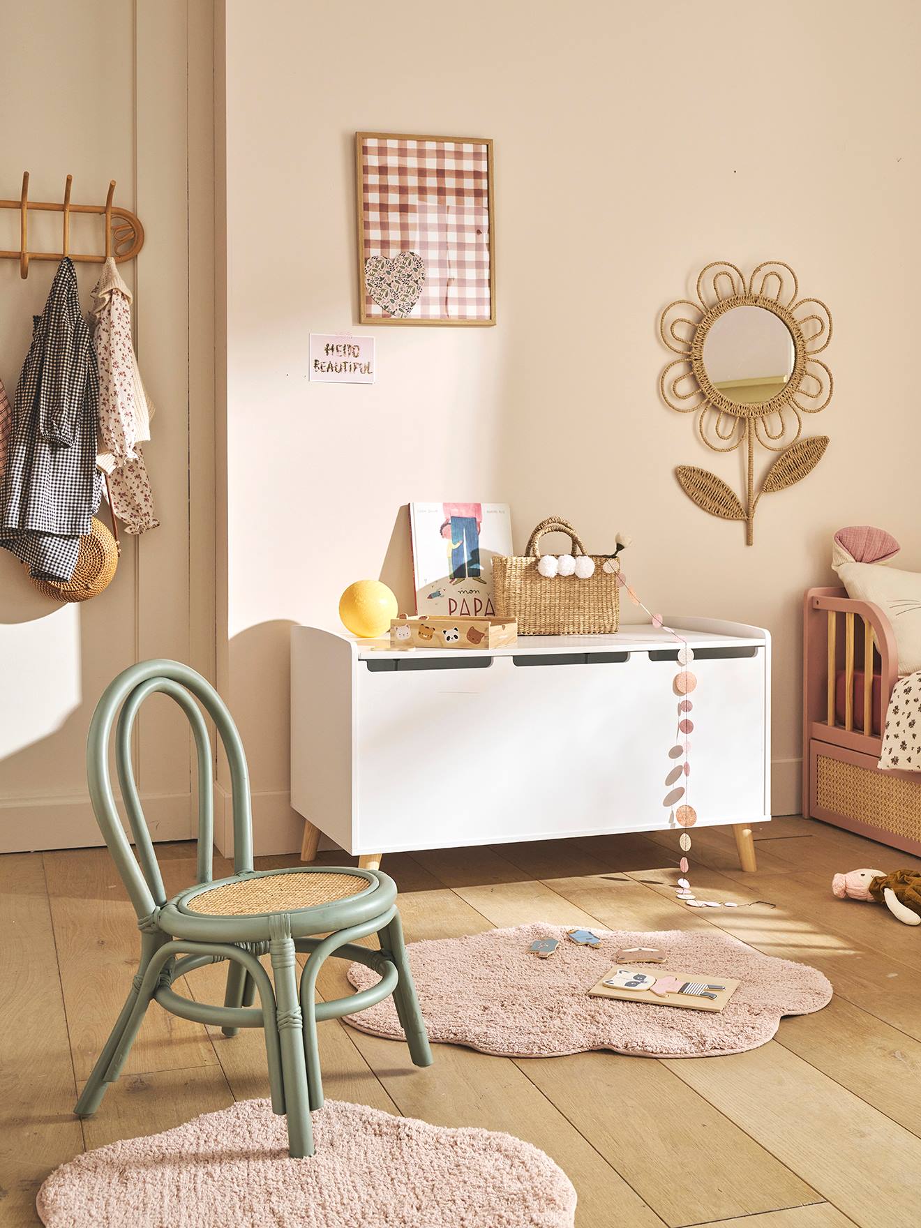 Chaise maternelle en rotin LIGNE POÉSIE vert