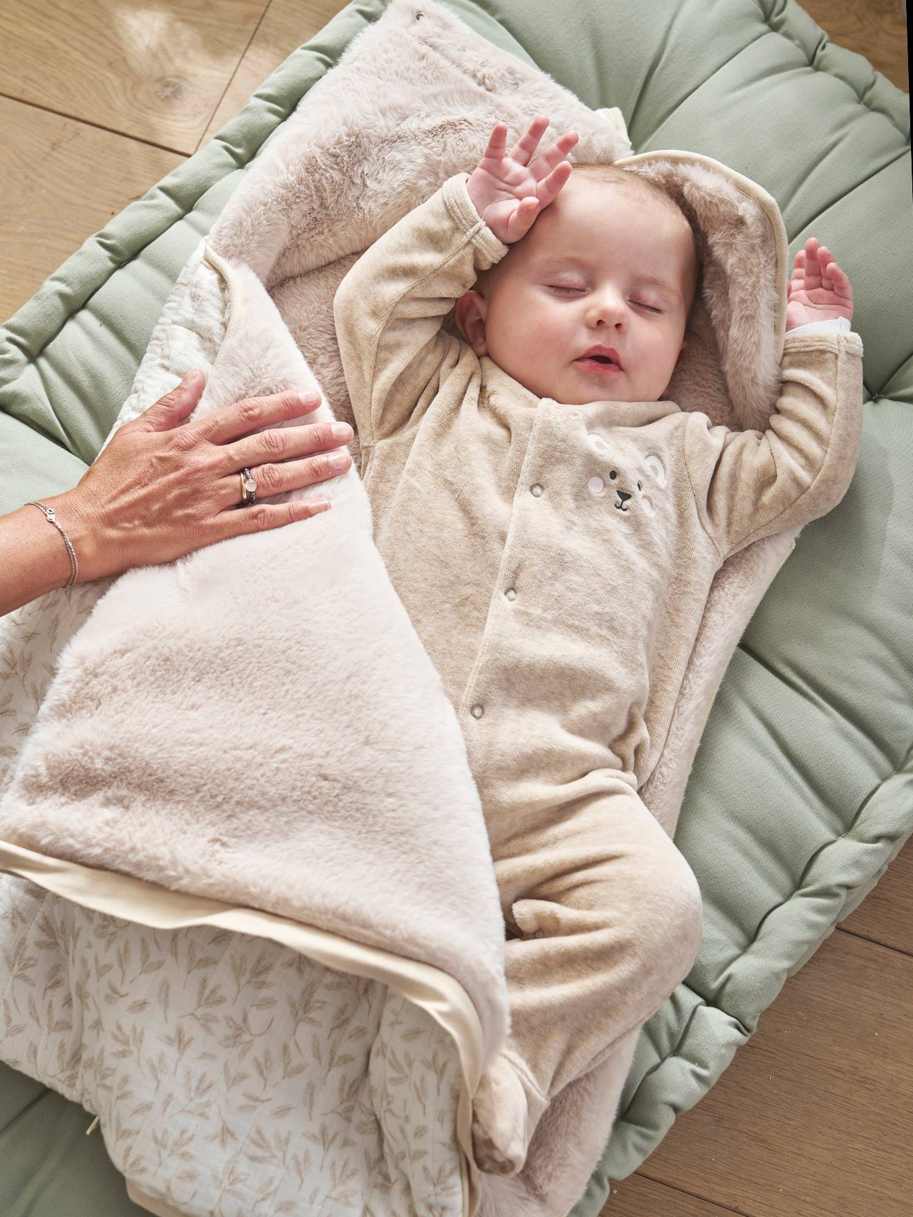 Nid d'ange en gaze de coton et fausse fourrure hygge (Vertbaudet) - Image 3