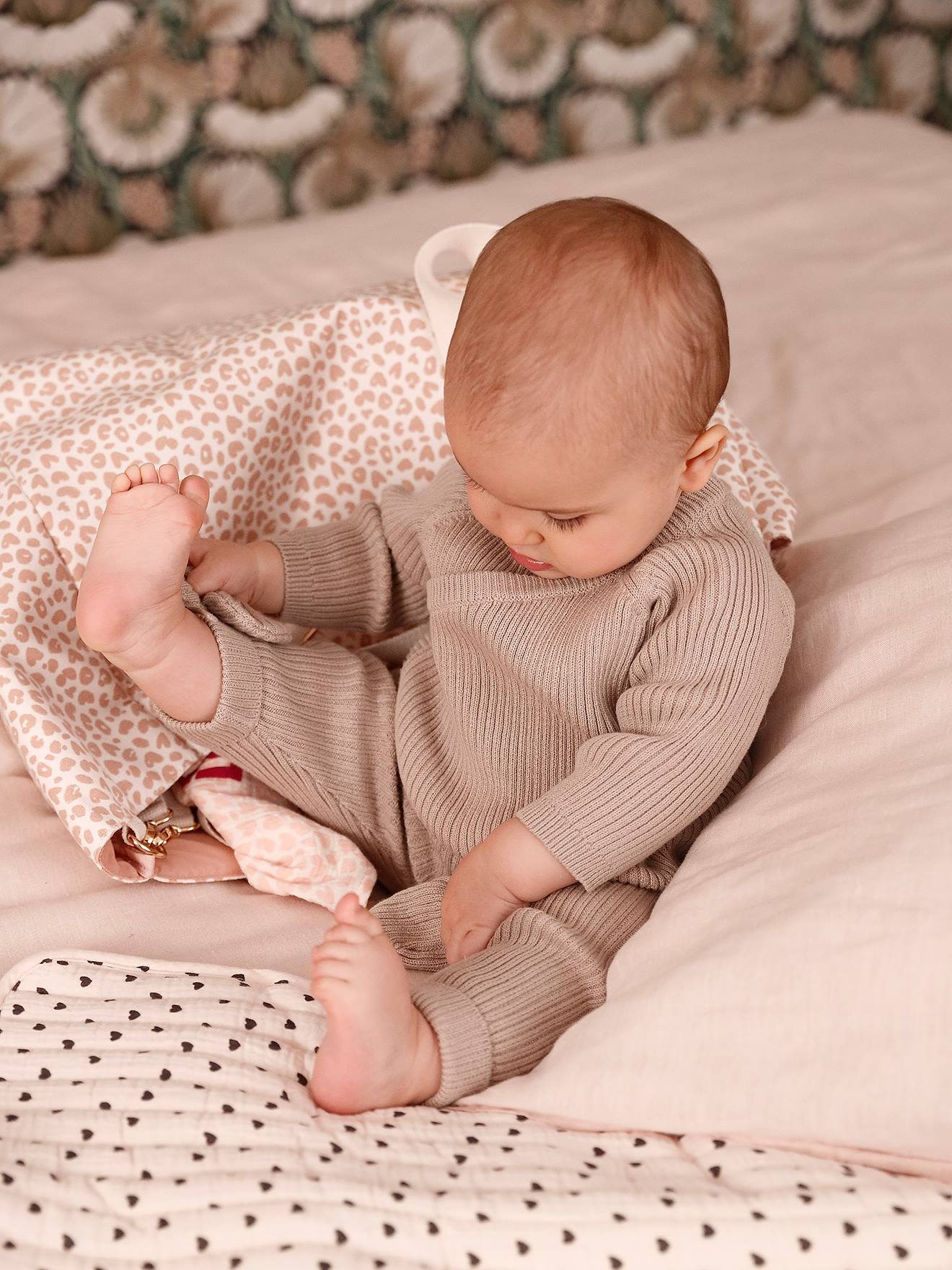 Pantalon bébé mixte et chaussons en tricot beige (Vertbaudet) - Image 1
