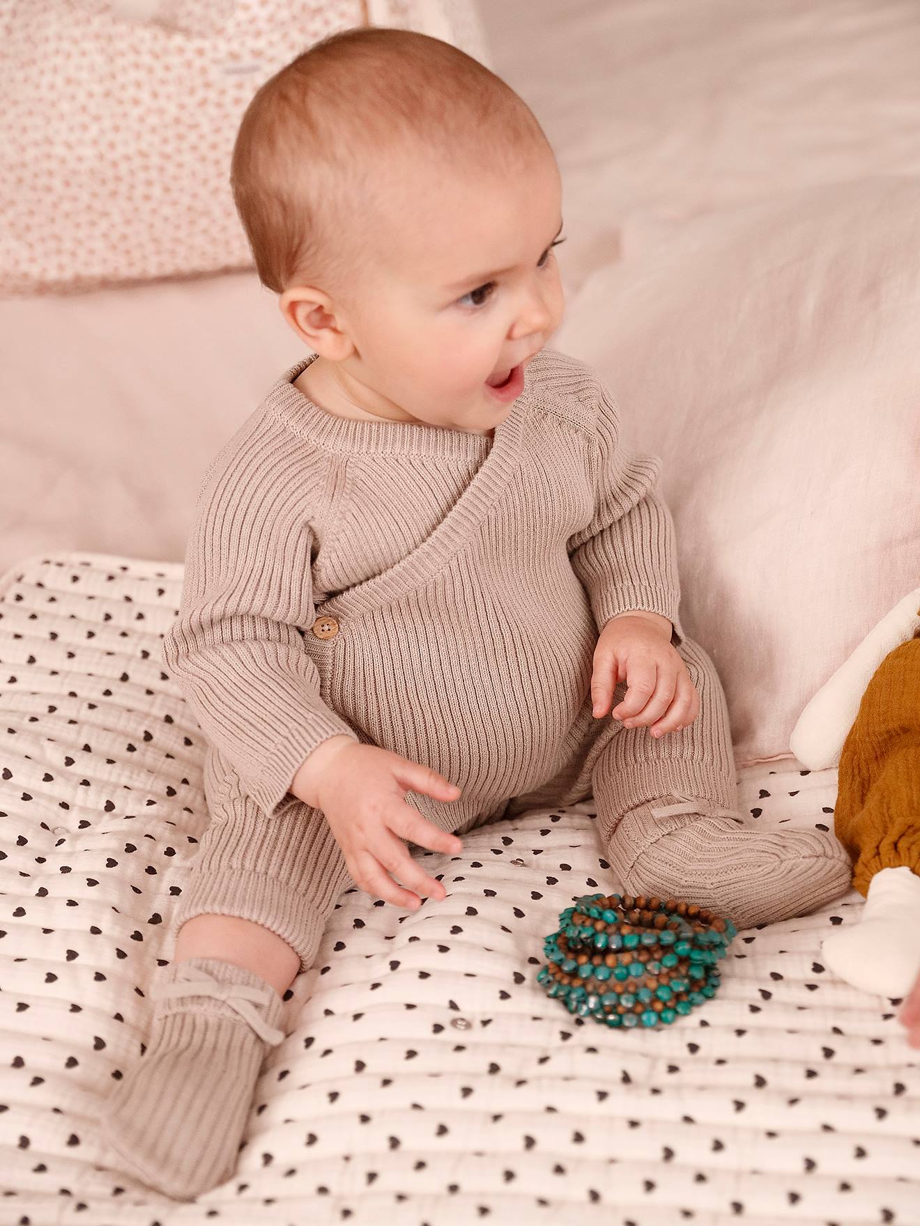 Pantalon en tricot + chaussons bébé beige
