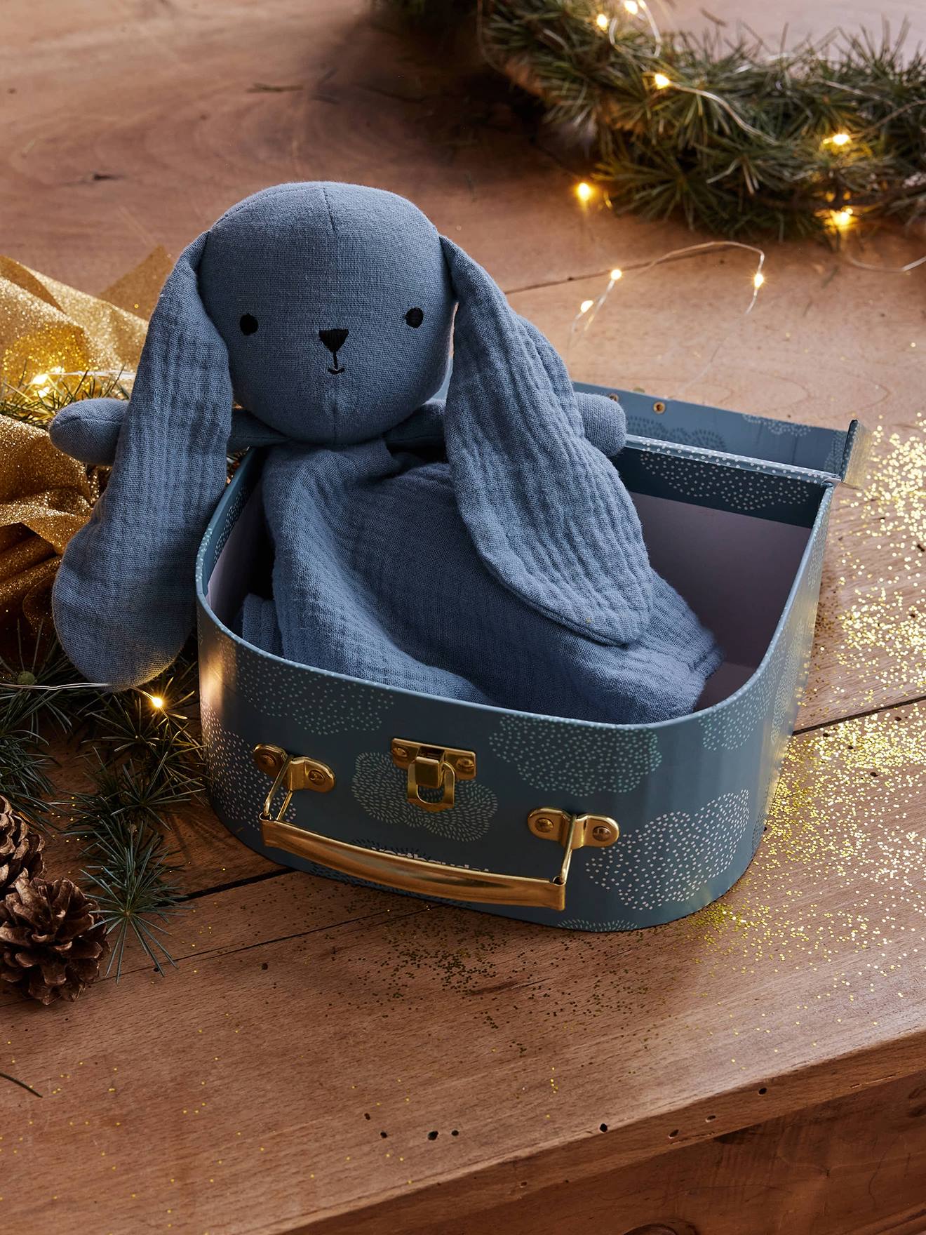 Doudou en gaze de coton personnalisable et sa valisette bleu (Vertbaudet) - Image 1
