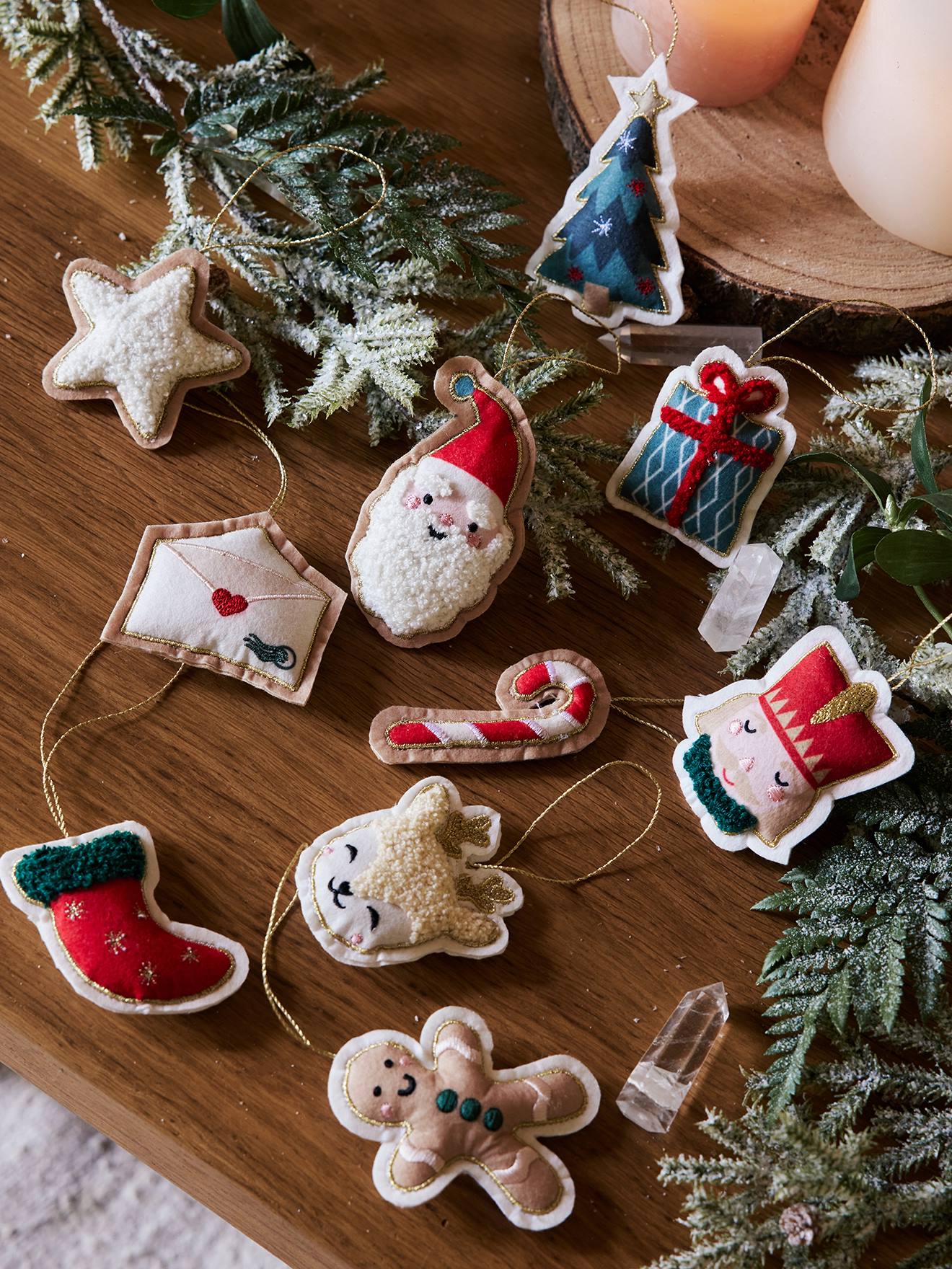 Vertbaudet - Lot de 10 décorations de Noël en feutrine à suspendre Casse-Noisette rouge