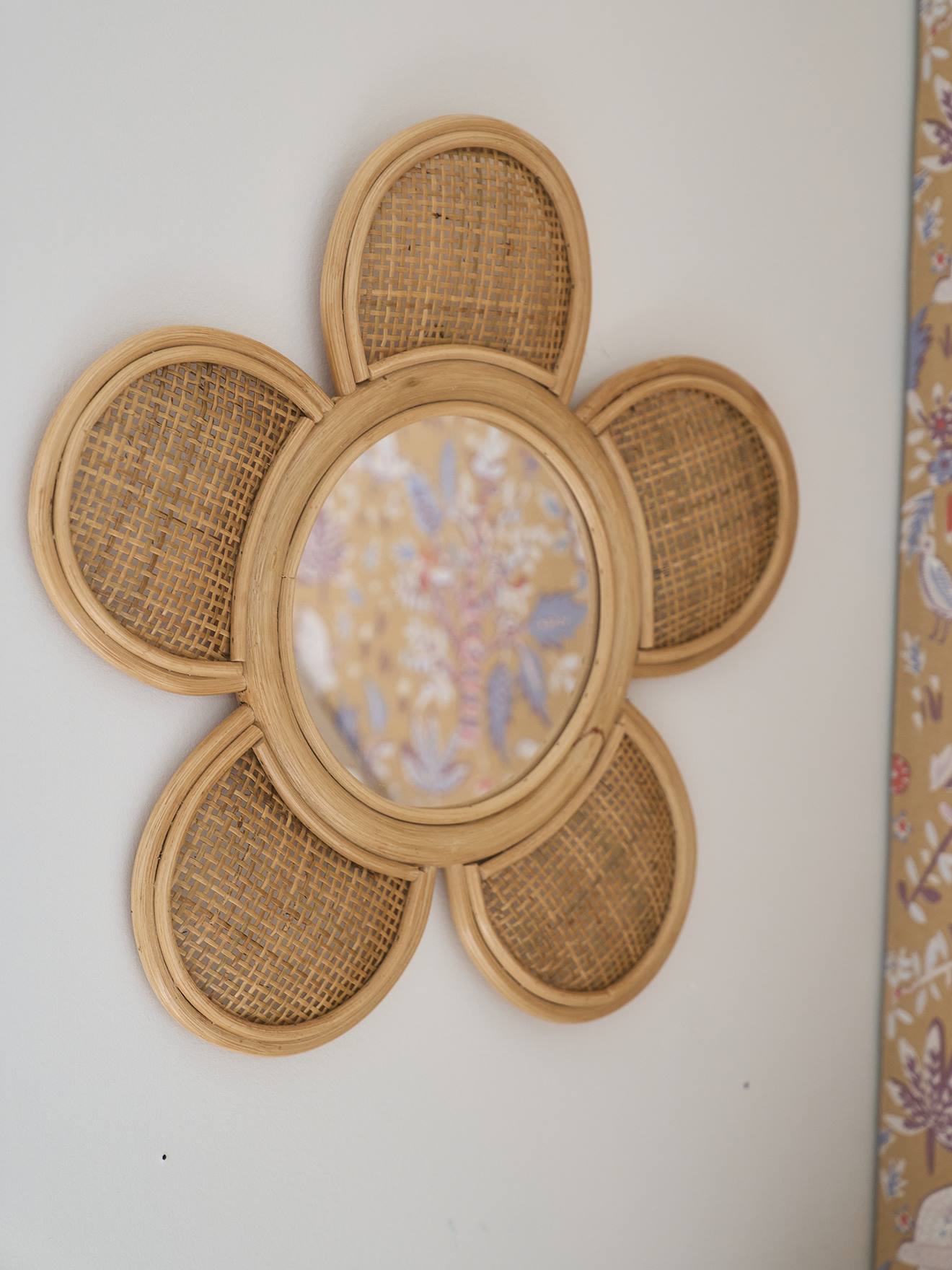 Miroir XL rotin et cannage Fleur beige doré (Vertbaudet) - Image 1