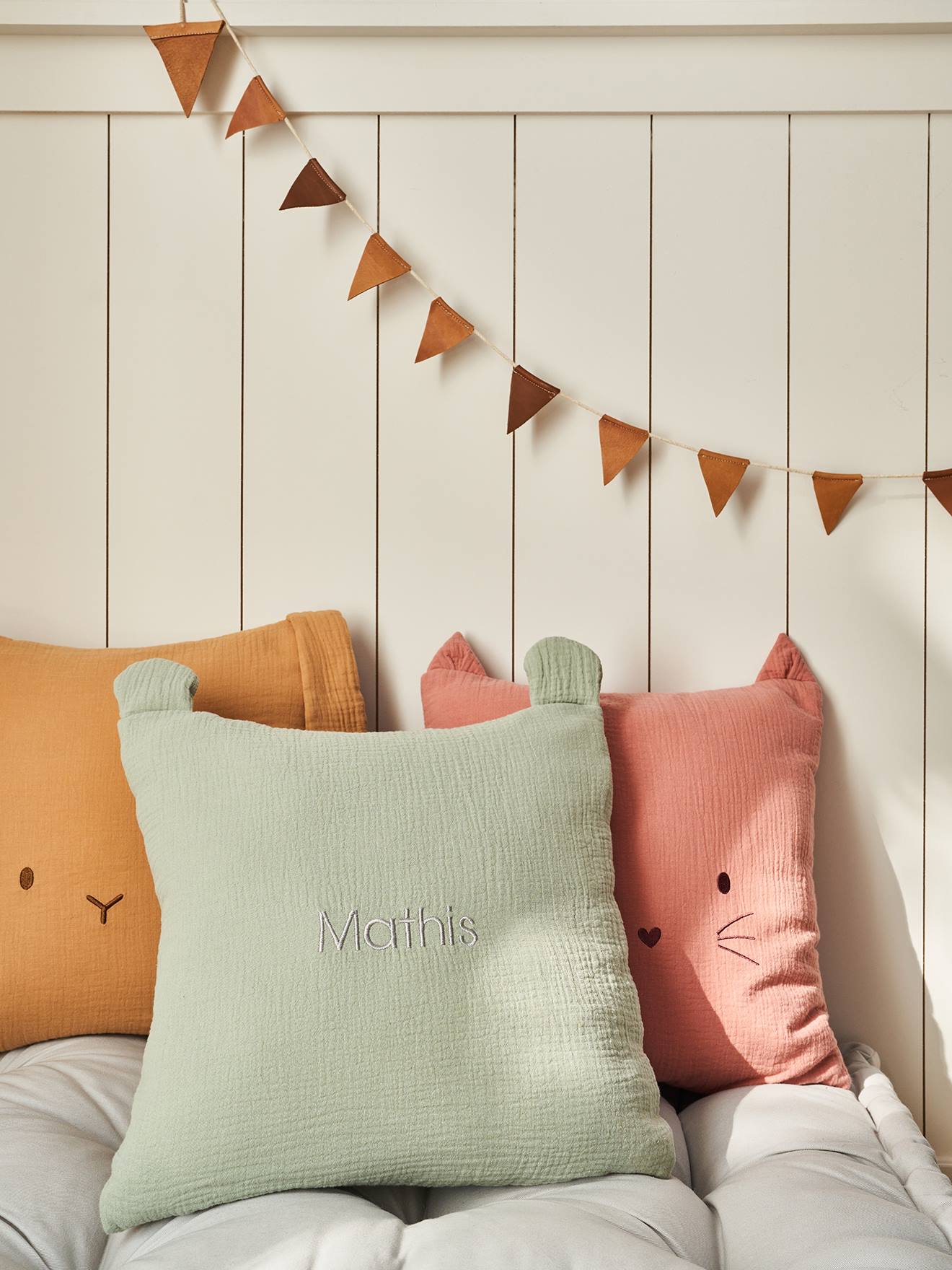 Coussin animal en gaze de coton personnalisable vert sauge