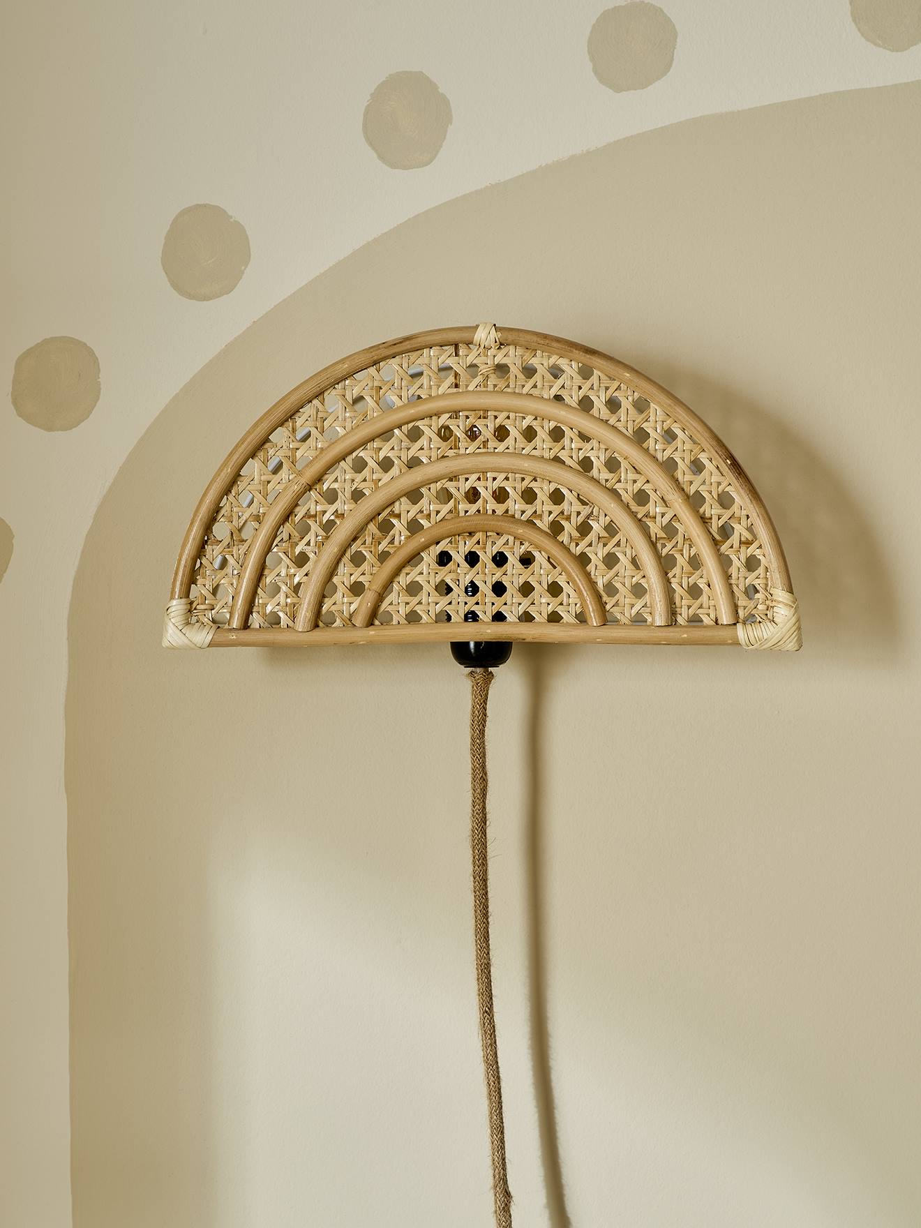 Applique murale arc-en-ciel en rotin et cannage bois