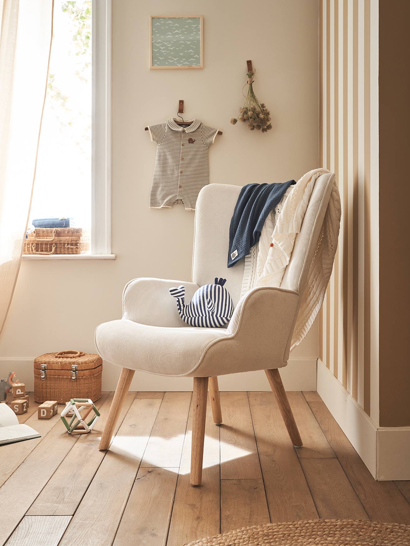 Fauteuil d'allaitement fixe en velours côtelé écru