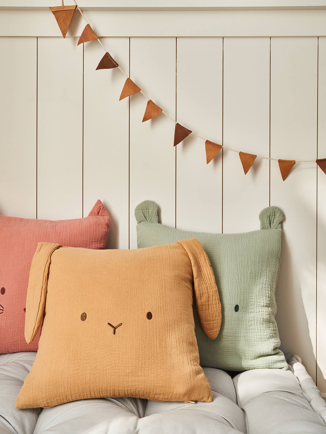 Coussin animal en gaze de coton personnalisable cannelle