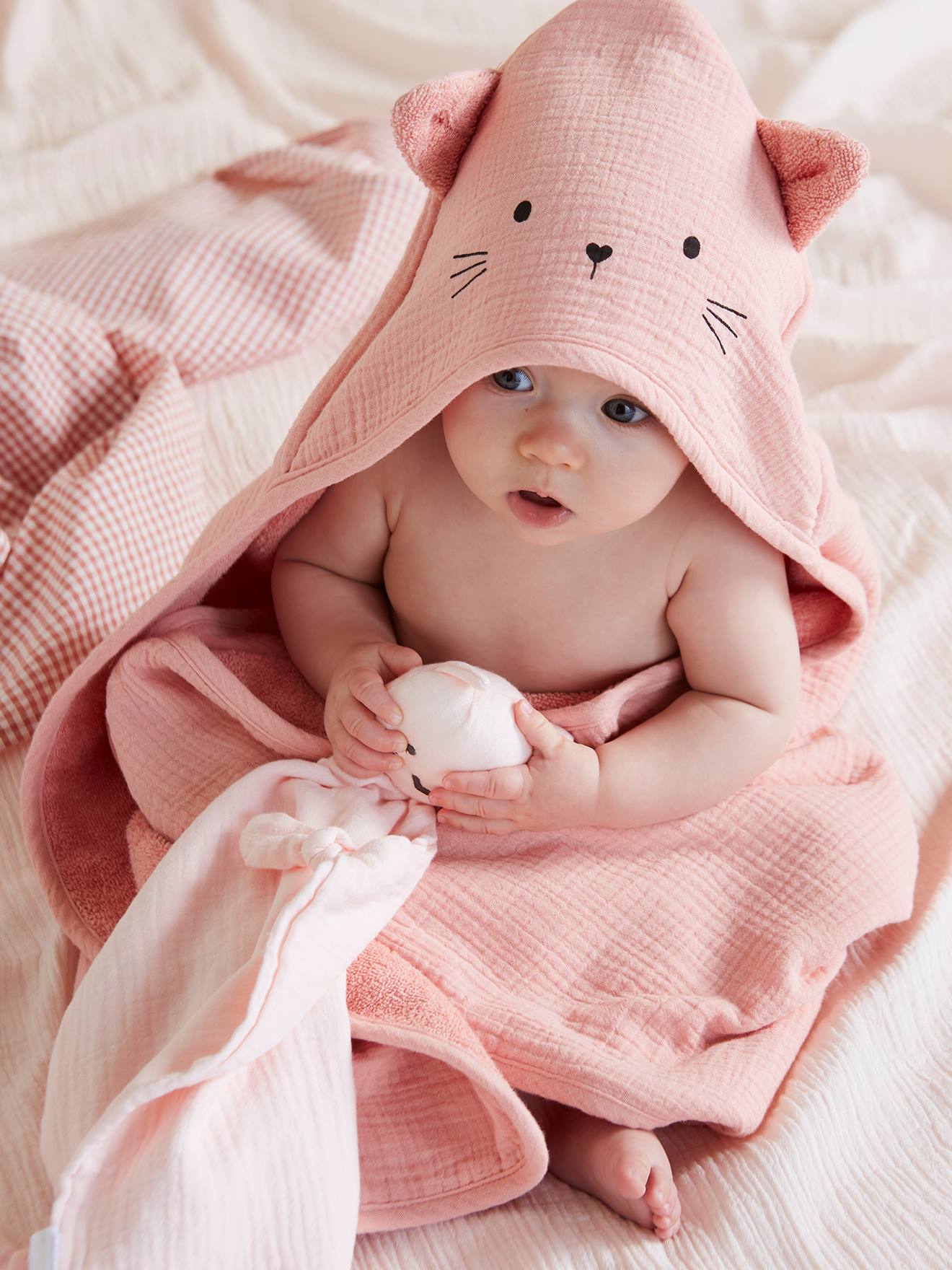 Cape de bain gaze de coton et gant de toilette BIO rose 22 €