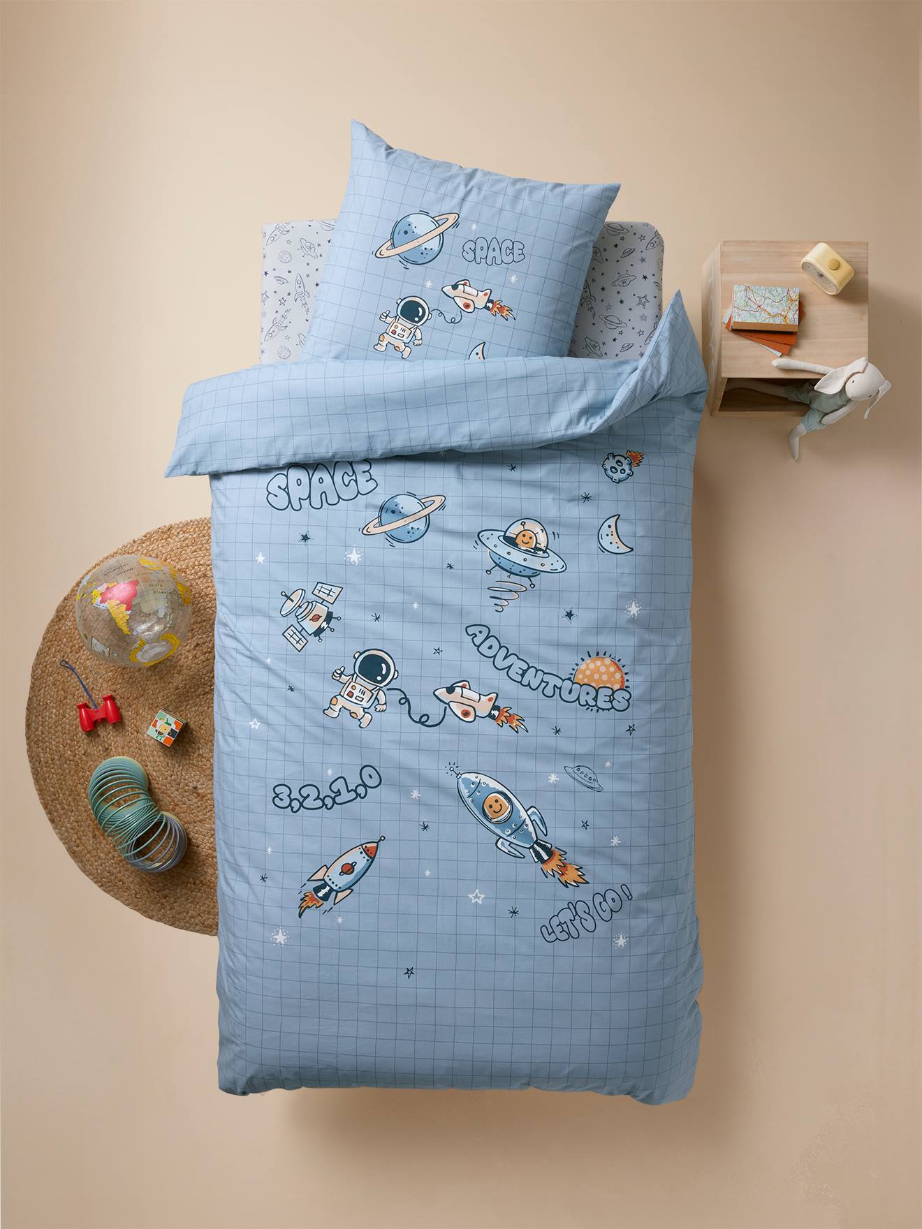 Parure housse de couette + taie d'oreiller enfant INTERGALACTIC, avec coton recyclé bleu imprimé