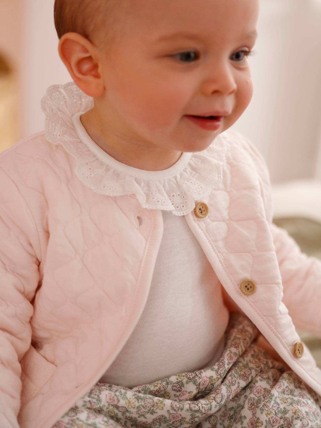 Gilet bébé matelassé en gaze de coton double face rose pâle (Vertbaudet) - Couverture