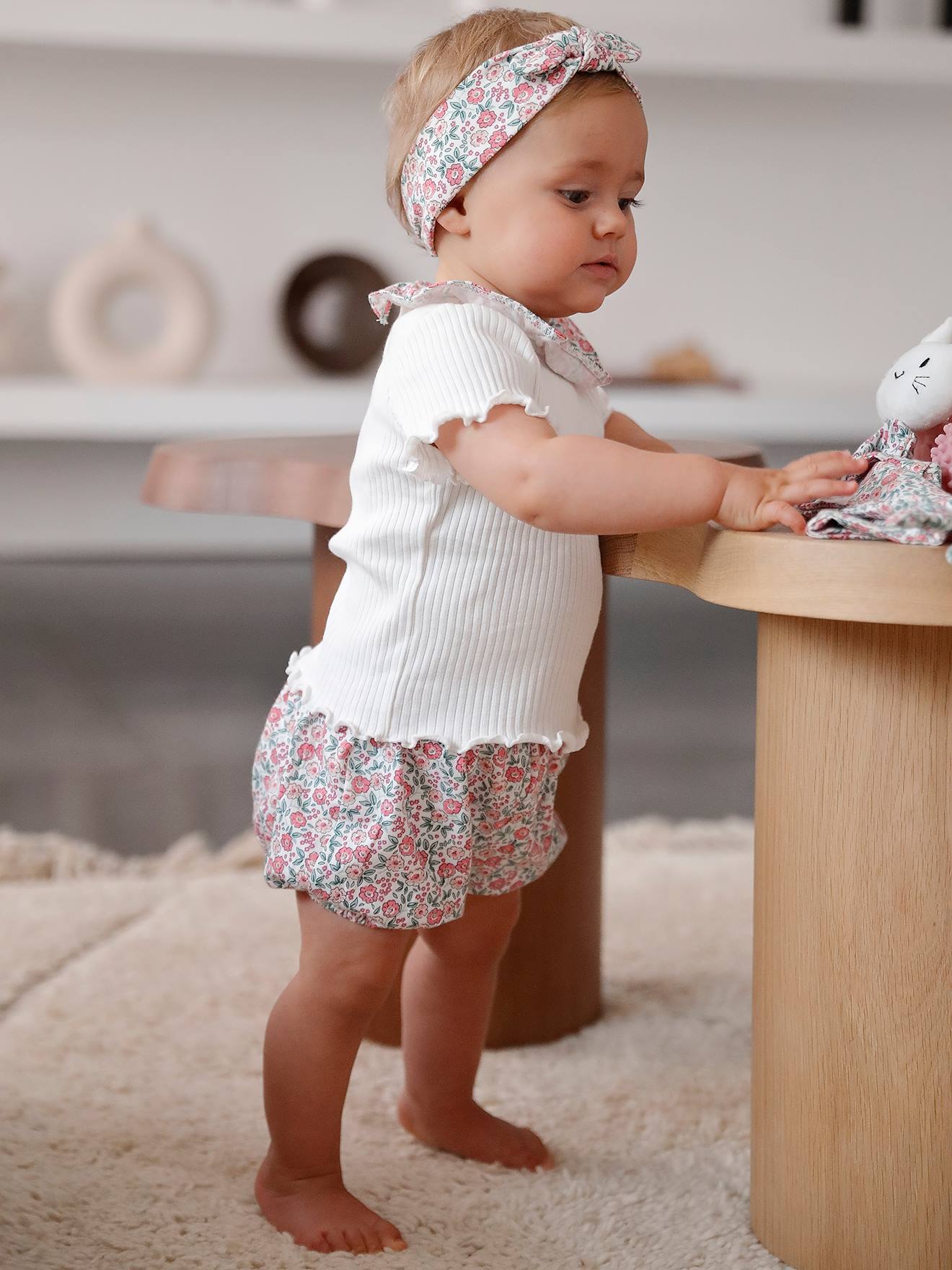 Coffret cadeau ensemble bébé t-shirt + bloomer + bandeau + doudou écru