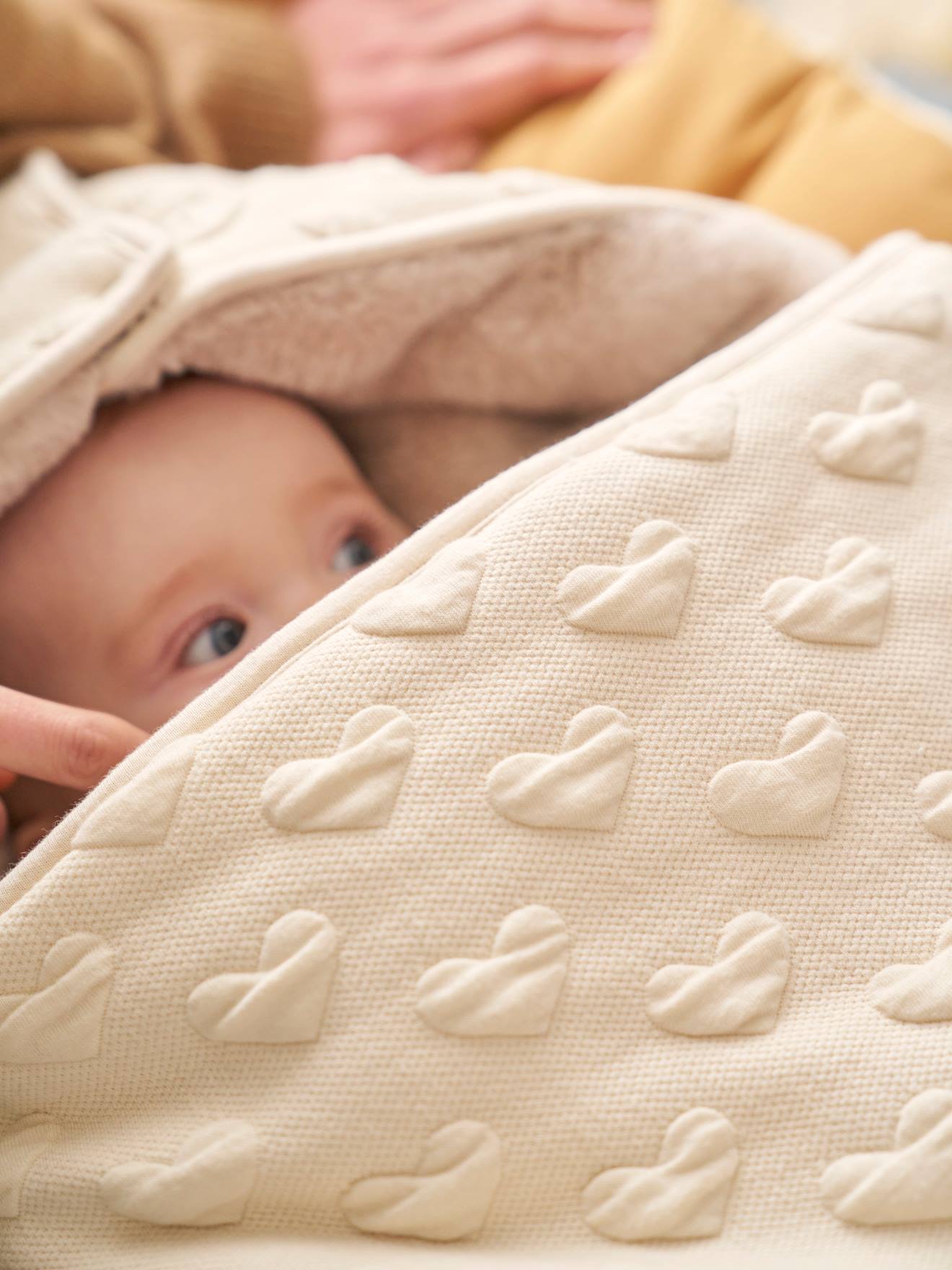 Nid d'ange motif coeur en jacquard beige (Vertbaudet) - Image 3