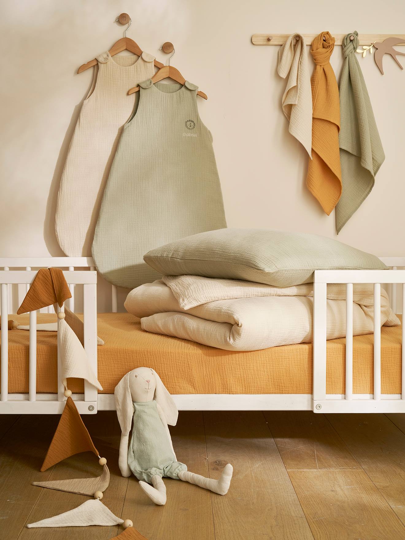 Drap housse bébé uni en gaze de coton Bio* ocre (Vertbaudet) - Image 1