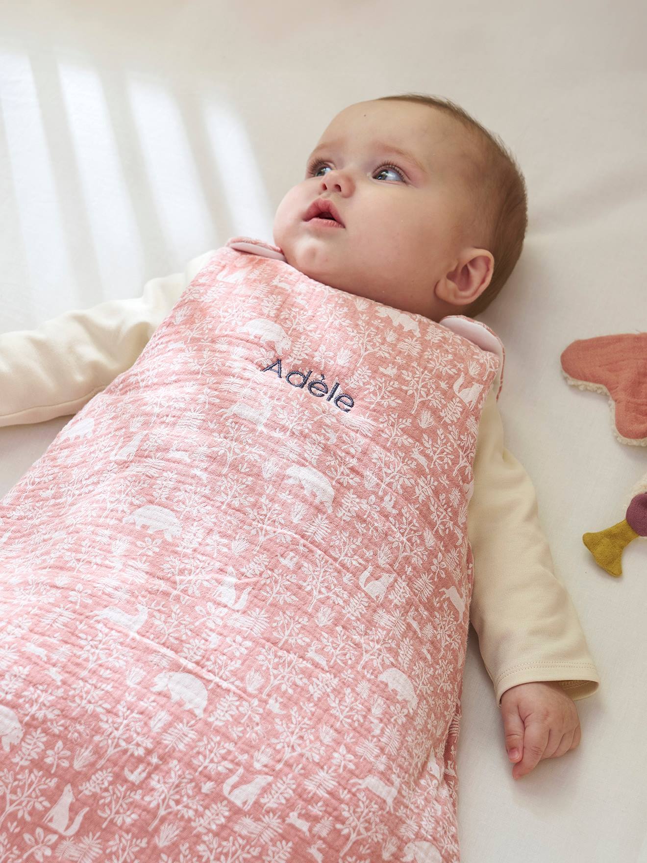 Gigoteuse sans manches en gaze de coton personnalisable DANS LES BOIS vieux rose