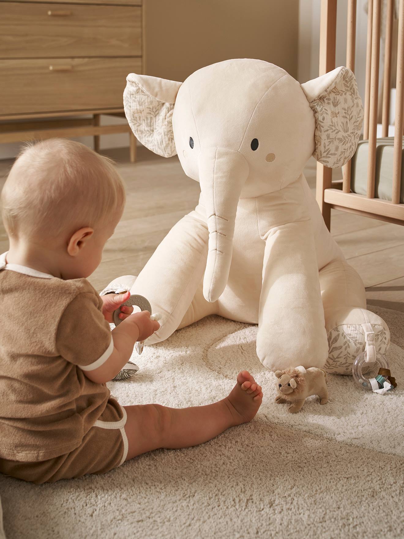 Grande peluche éléphant d'activités BABYLON beige