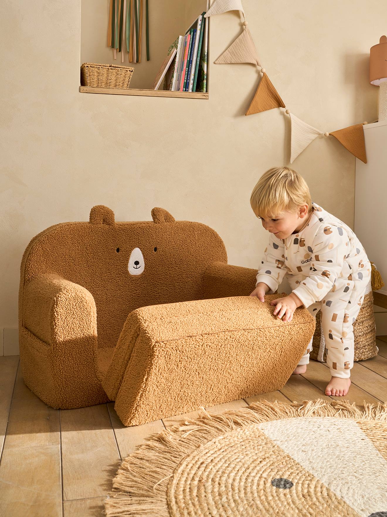 Canapé convertible en mousse et sherpa OURSON camel (Vertbaudet) - Image 1