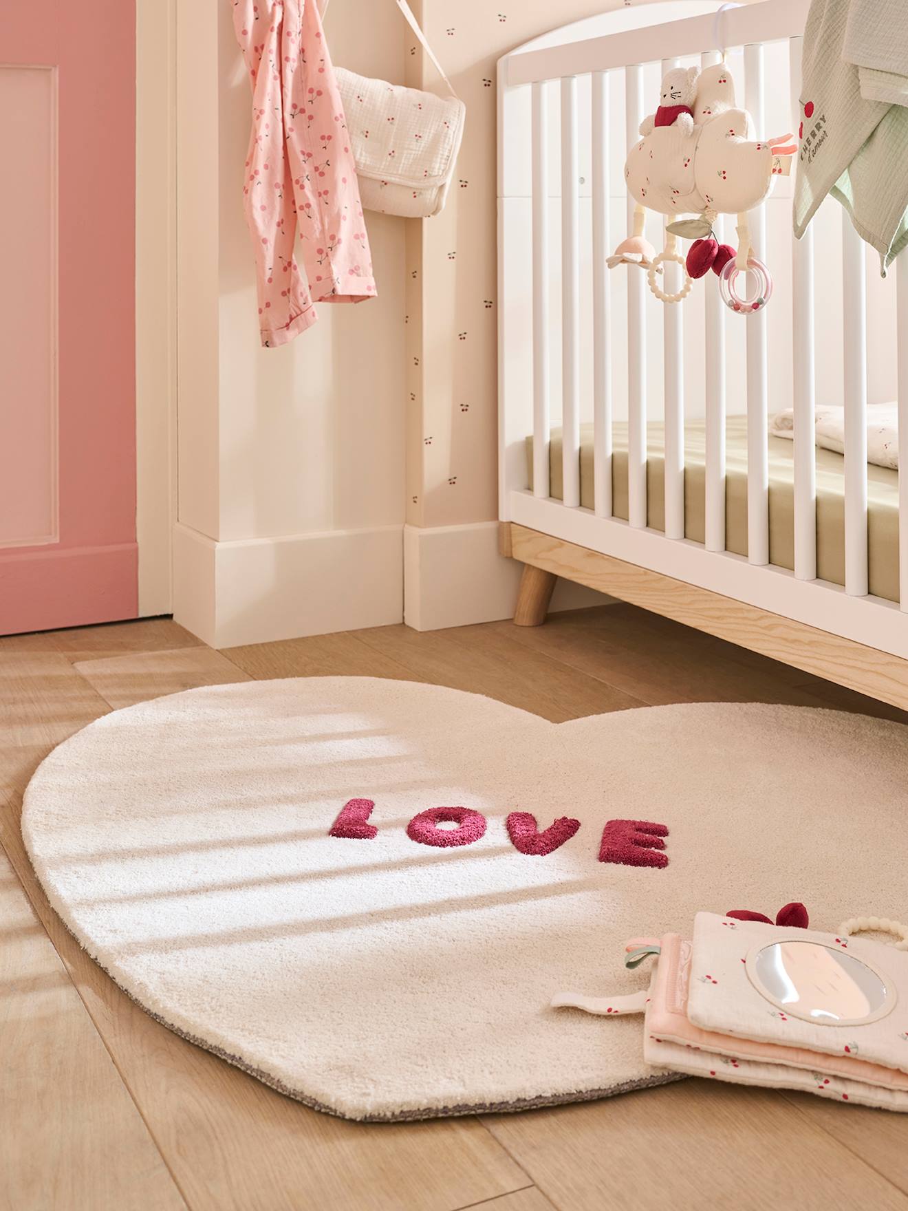 Tapis coeur LOVE beige