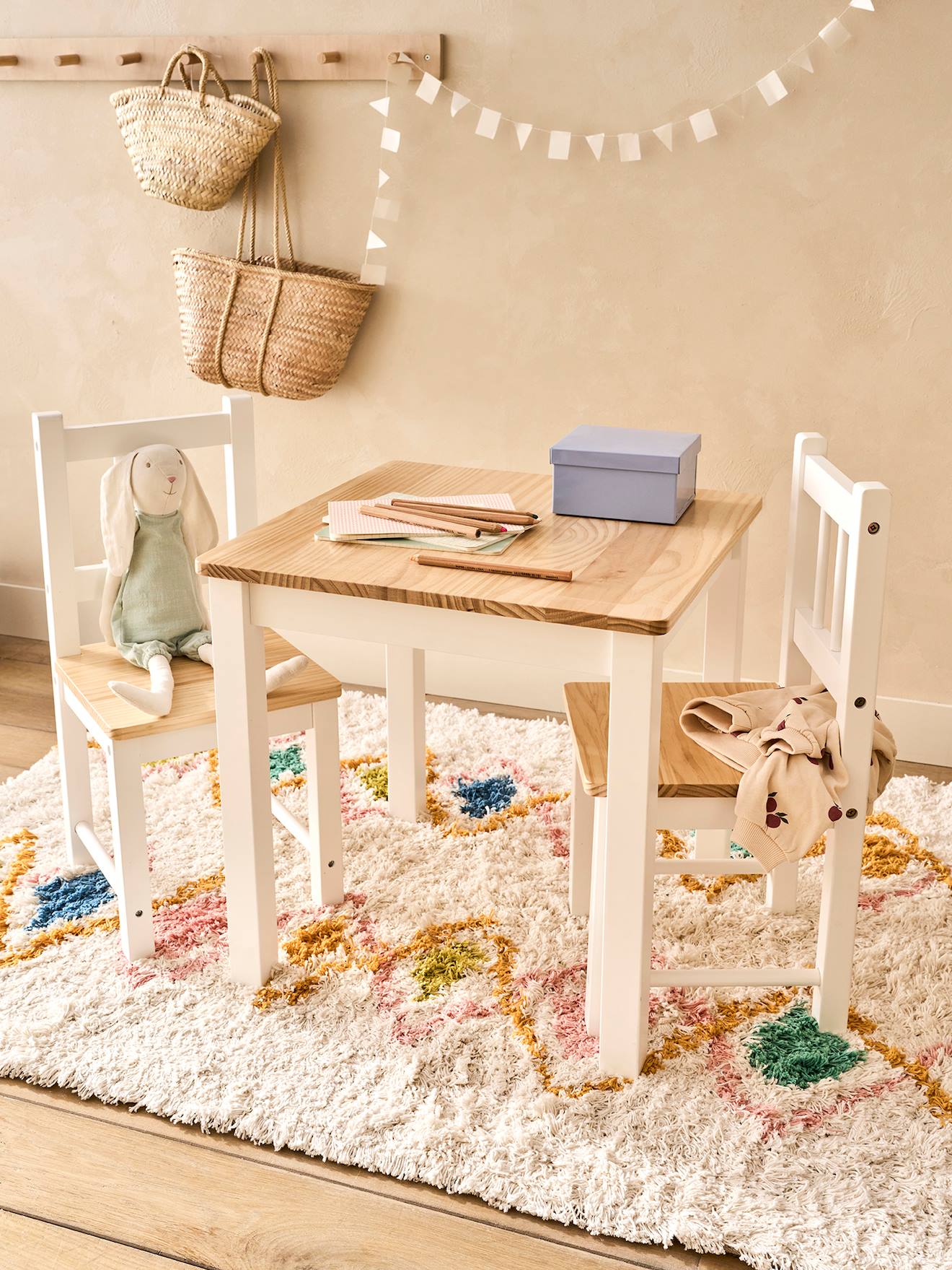 Ensemble table + 2 chaises en bois blanc