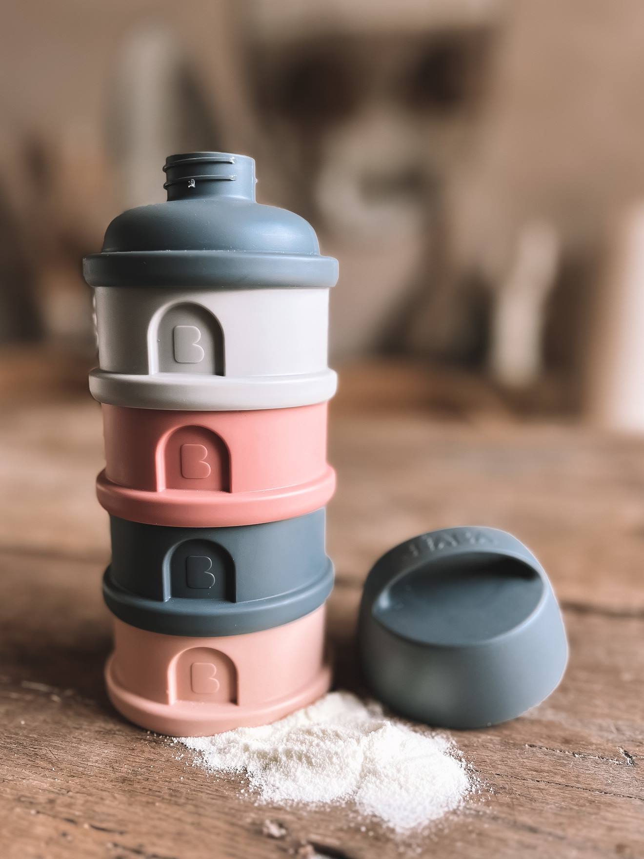 Boîte doseuse de lait 4 compartiments mineral grey/pink