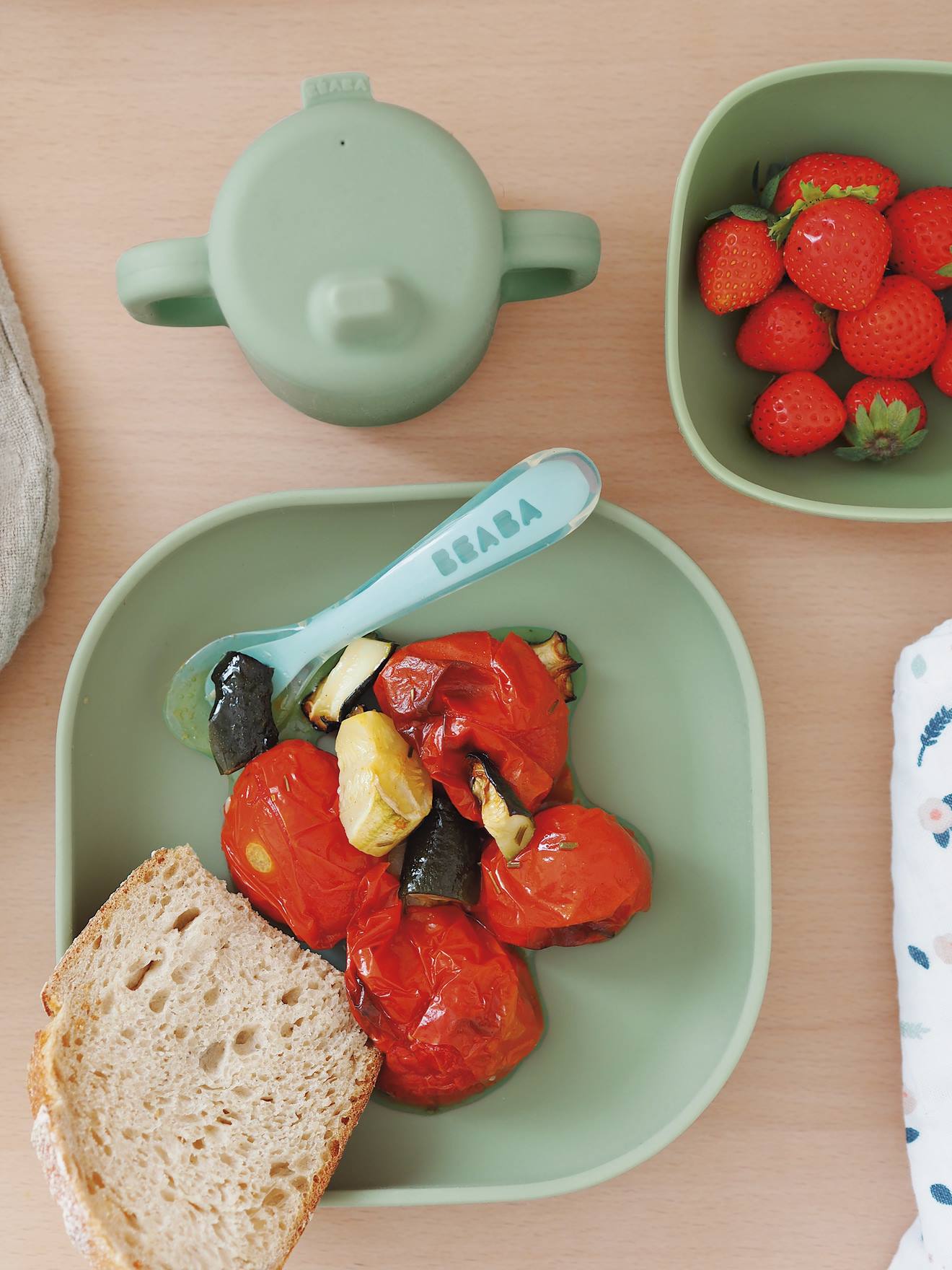 Assiette silicone avec ventouse vert (Béaba) - Couverture