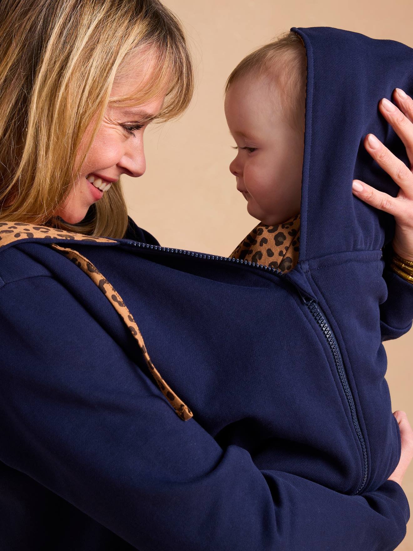 Sweat zippé évolutif avec protège-bébé marine