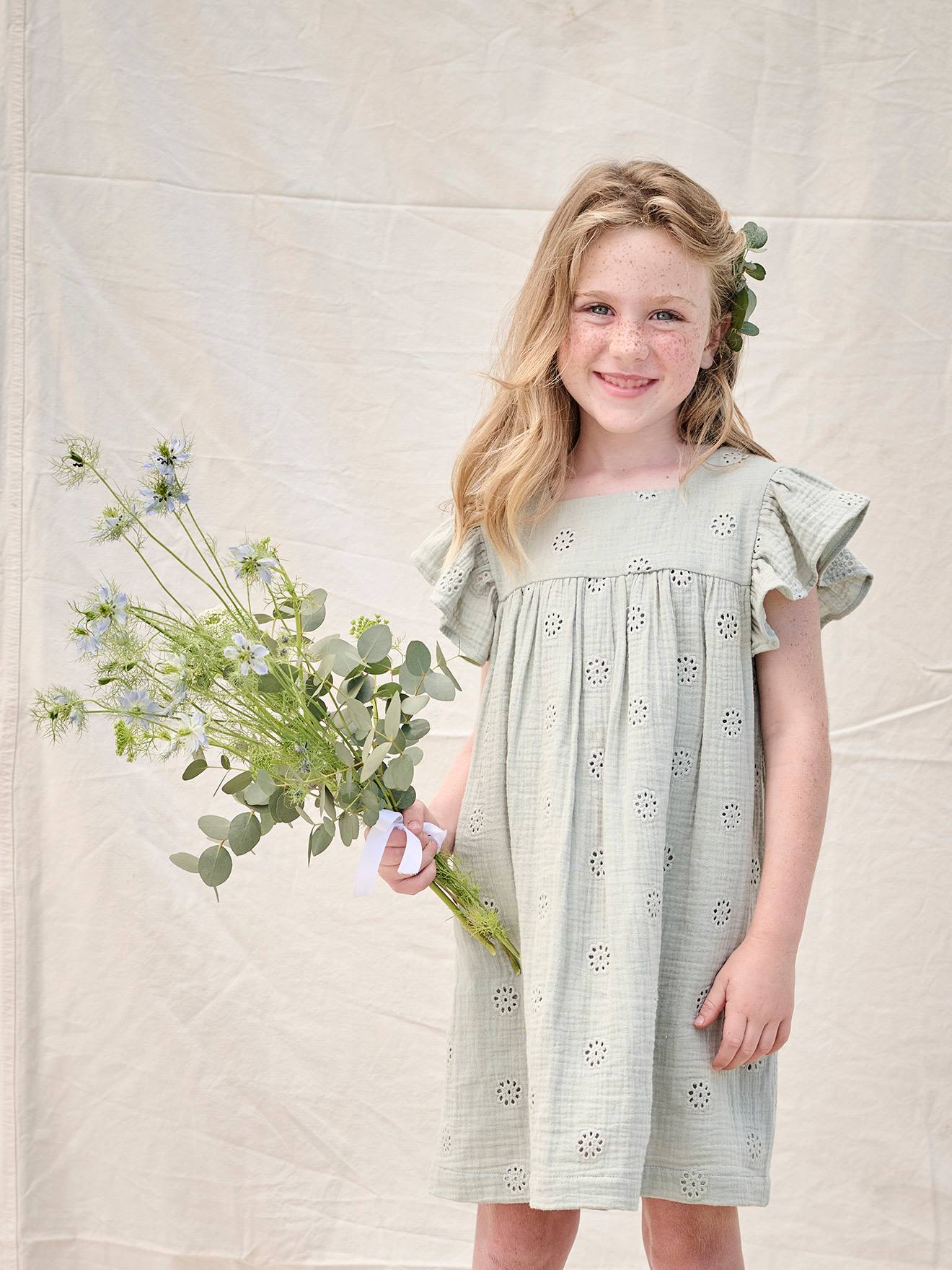 Robe fille gaze de coton brodée fleurs vert sauge
