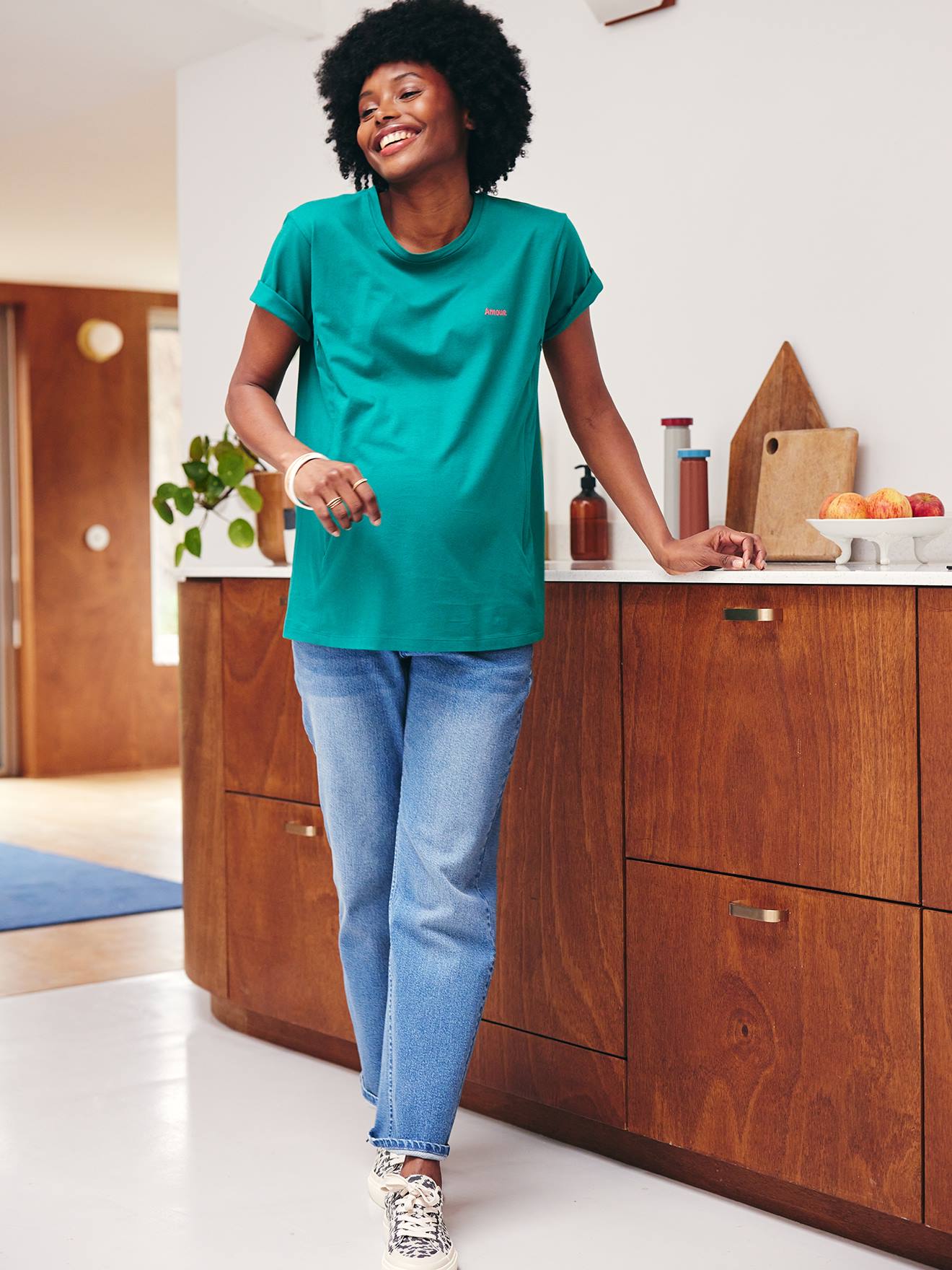 T-shirt brodé de grossesse et d'allaitement en coton vert