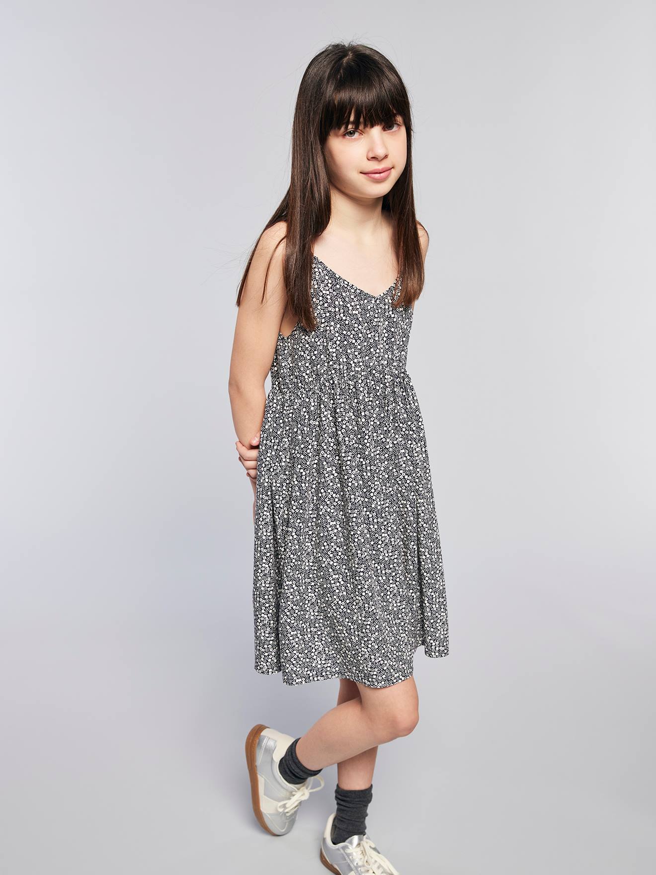 Robe courte à bretelles motifs fleurs gris imprimé