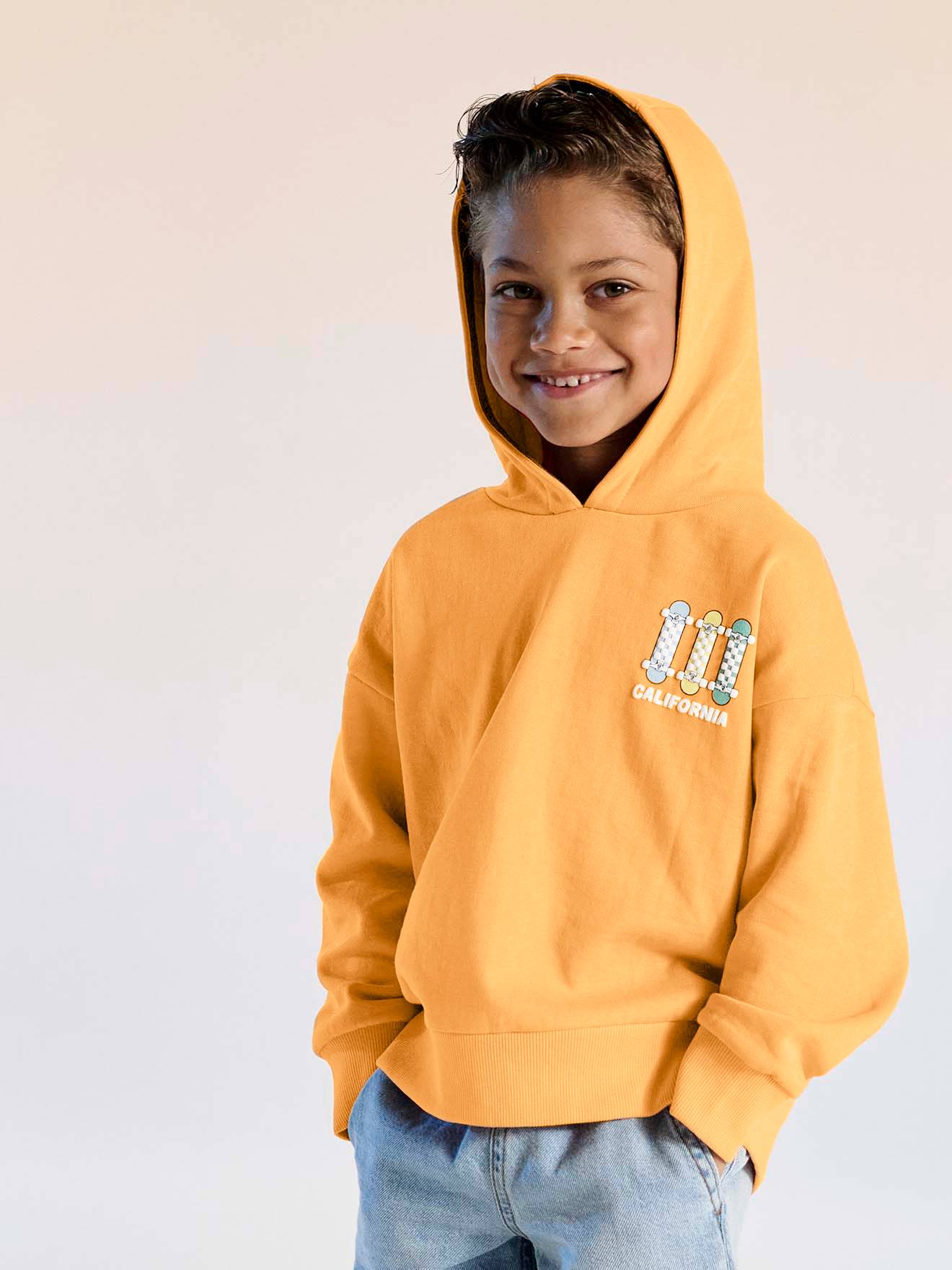 Sweat à capuche motif graphique orange