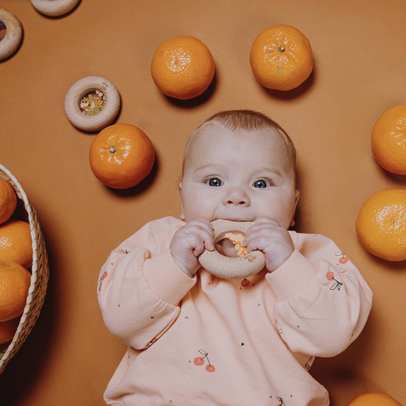 Hochet Sensoriel Donut Fruits Orange (Petit Boum) - Image 1