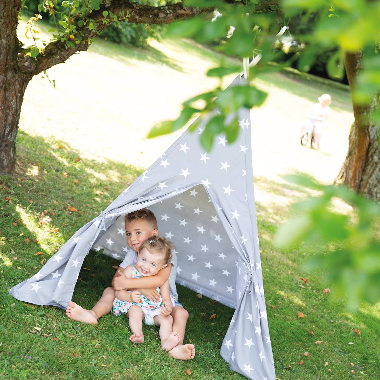 Tente Tipi indien pour enfants gris à chevrons gris et blanc Kidkraft Tente Tipi indien pour enfants gris à chevrons gris et blanc Kidkraft