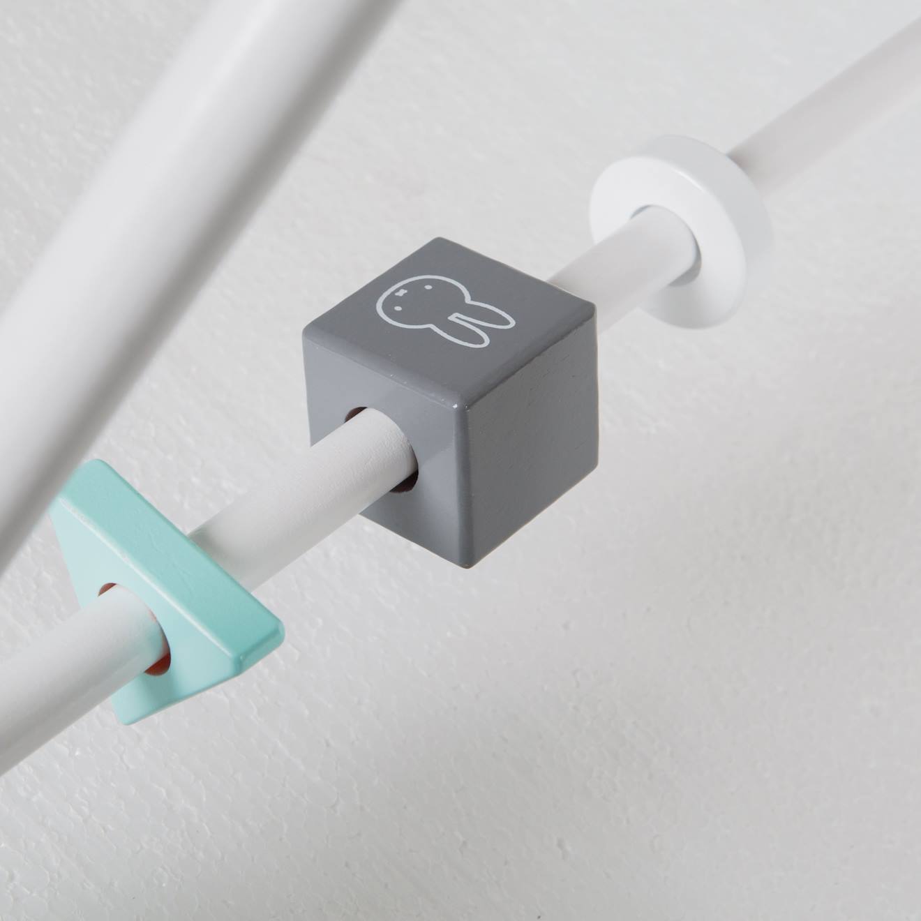 Portique D'éveil En Bois Massif + 3 Pendentifs - Arche D'activités Blanc - Gris / Miffy (Roba) - Image 2