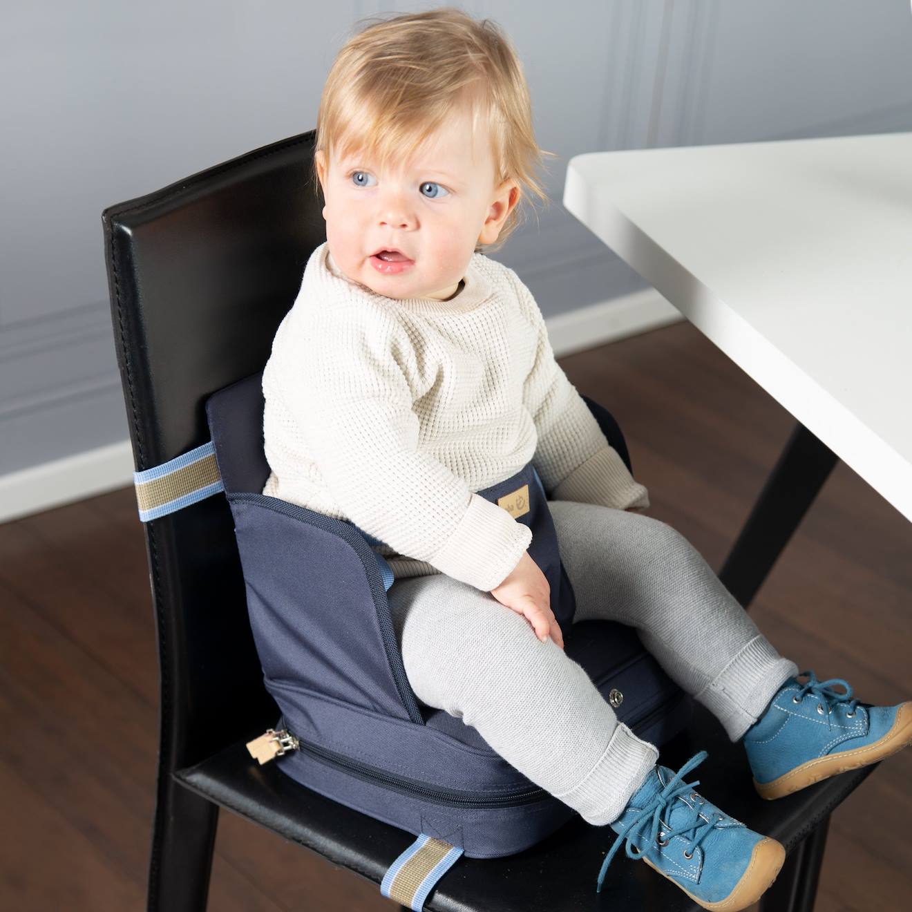Réhausseur De Chaise Pour Bébé Avec Coussin Gonflable Bleu Marine (Roba) - Image 1