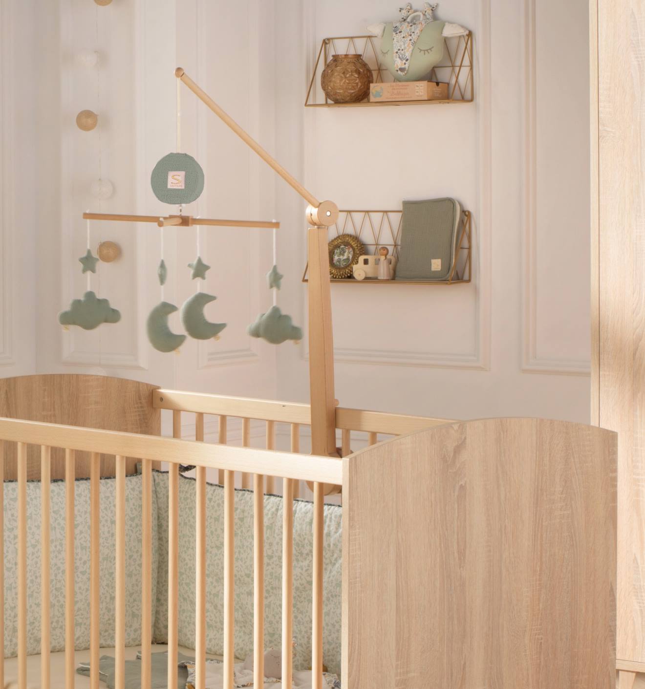 Mobile Musical Bébé En Bois Avec 4 Jouets - Uni Petale Vert (Sauthon) - Image 1