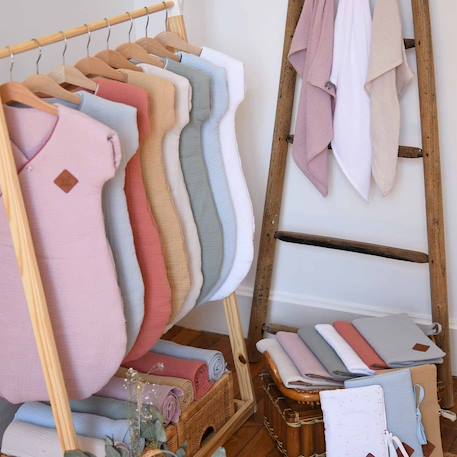 Protège carnet de santé en gaze de coton jeanne Beige+Blanc+Blanc à pois or+Bleu+Camel+Écru+Gris clair+Terracotta+Vert de gris+Vieux rose 7 - vertbaudet enfant 