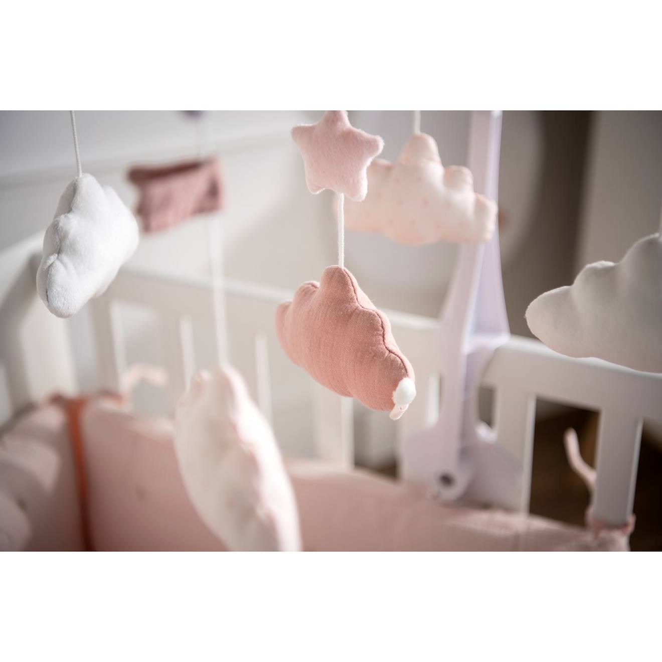 Mobile Musical En Velours - Lily Blanc/rose (Sauthon) - Image 2