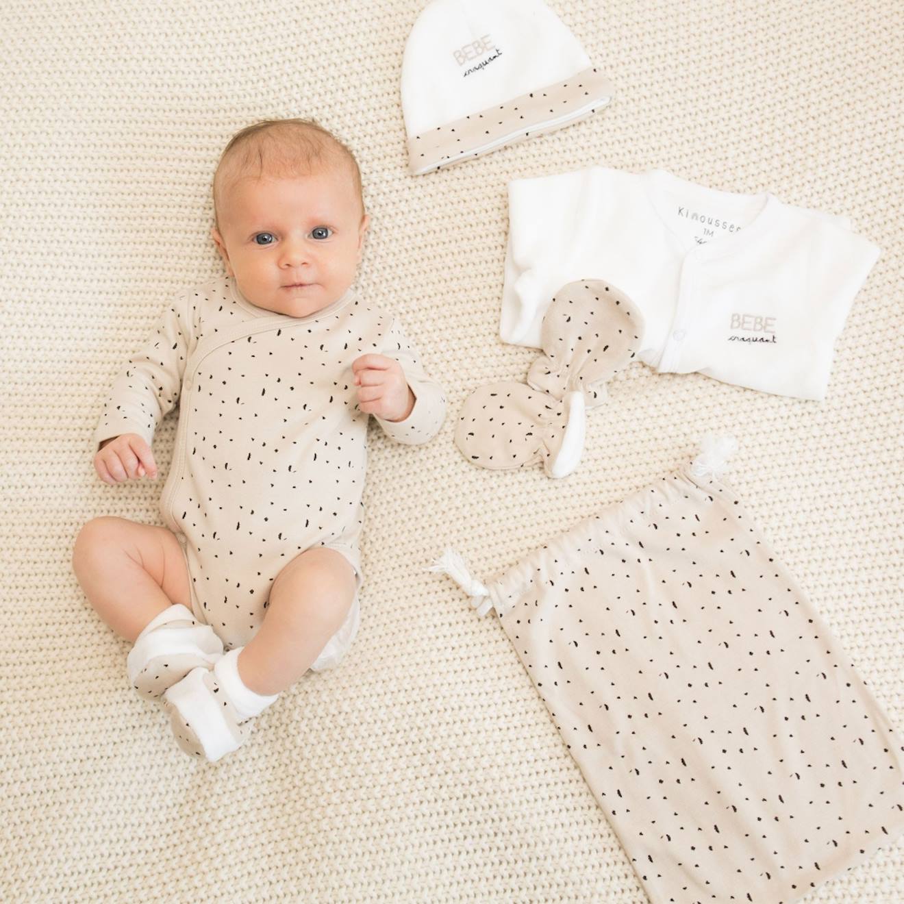 Trousseau De Naissance 6 Pièces Beige (Trois Kilos Sept) - Image 1