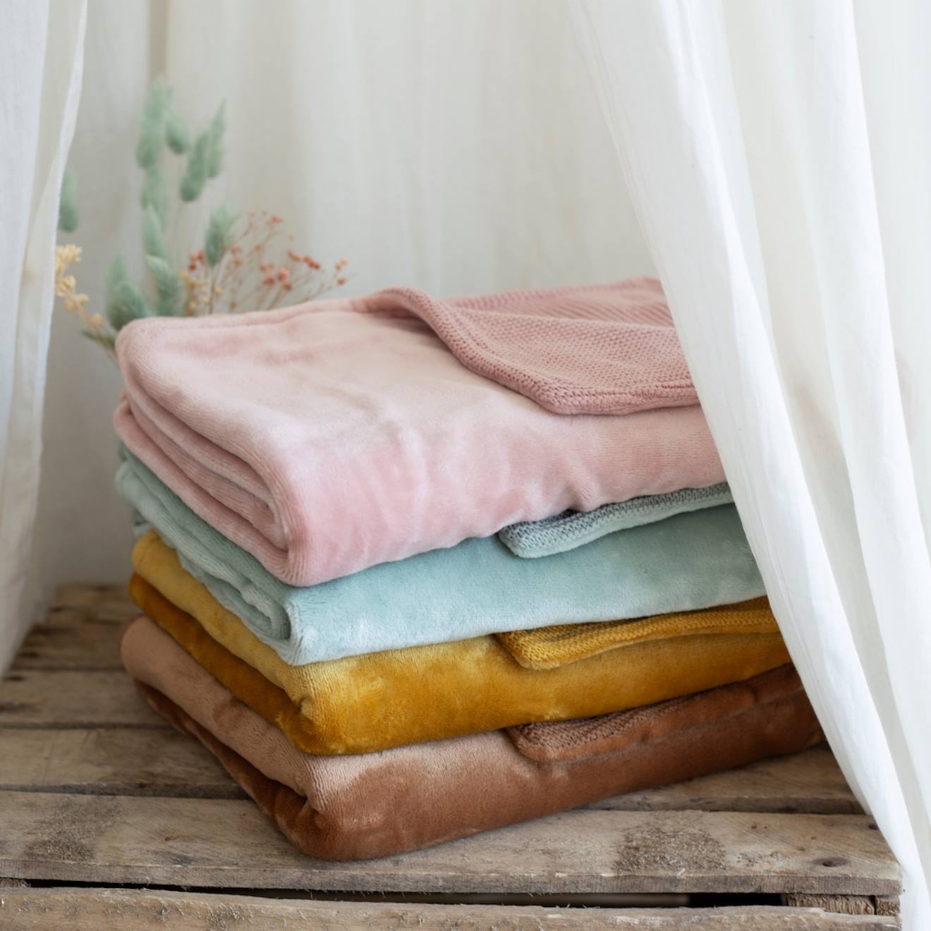 Couverture Bébé Réversible Moutarde (Trois Kilos Sept) - Image 1