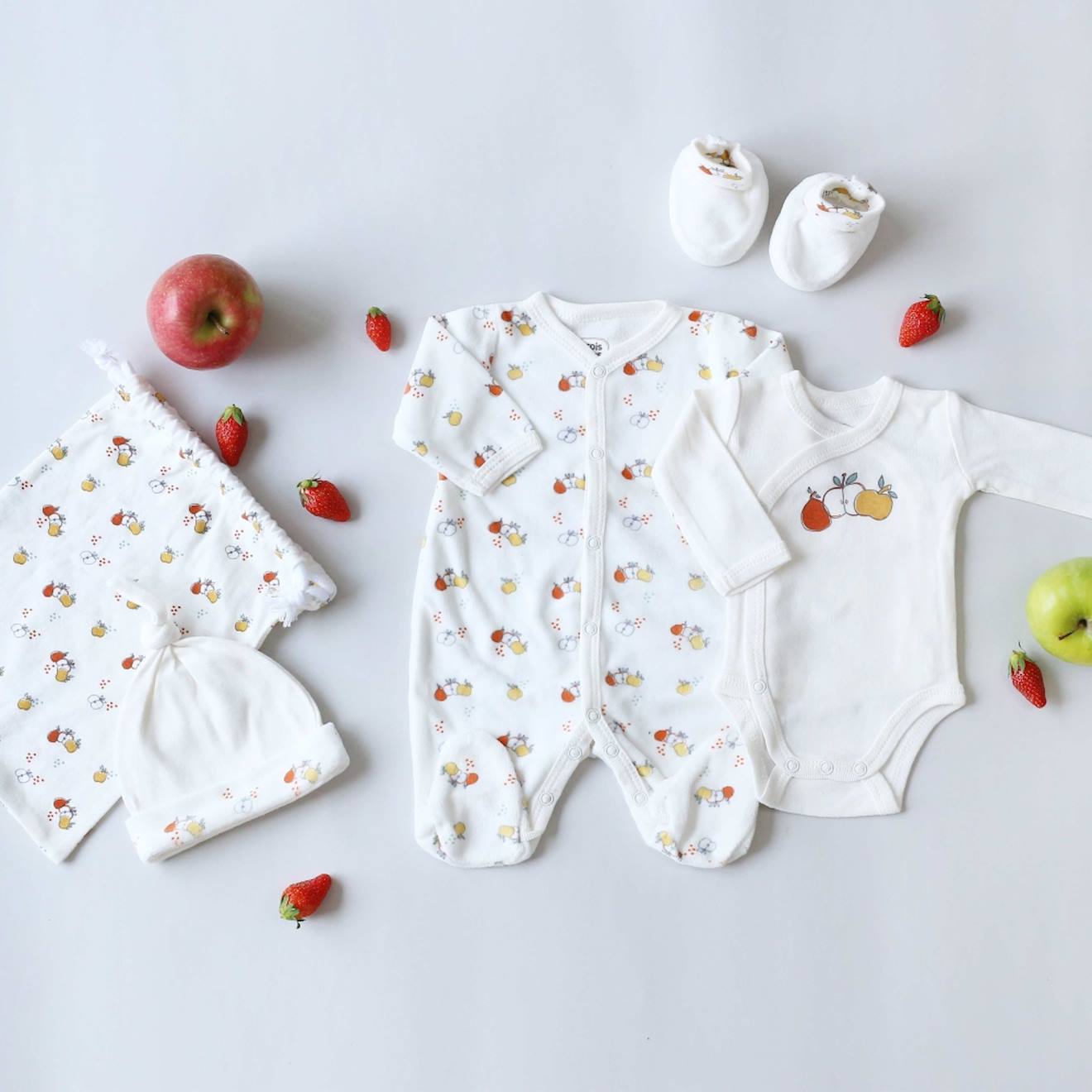 Trousseau Naissance Blanc (Trois Kilos Sept) - Image 1