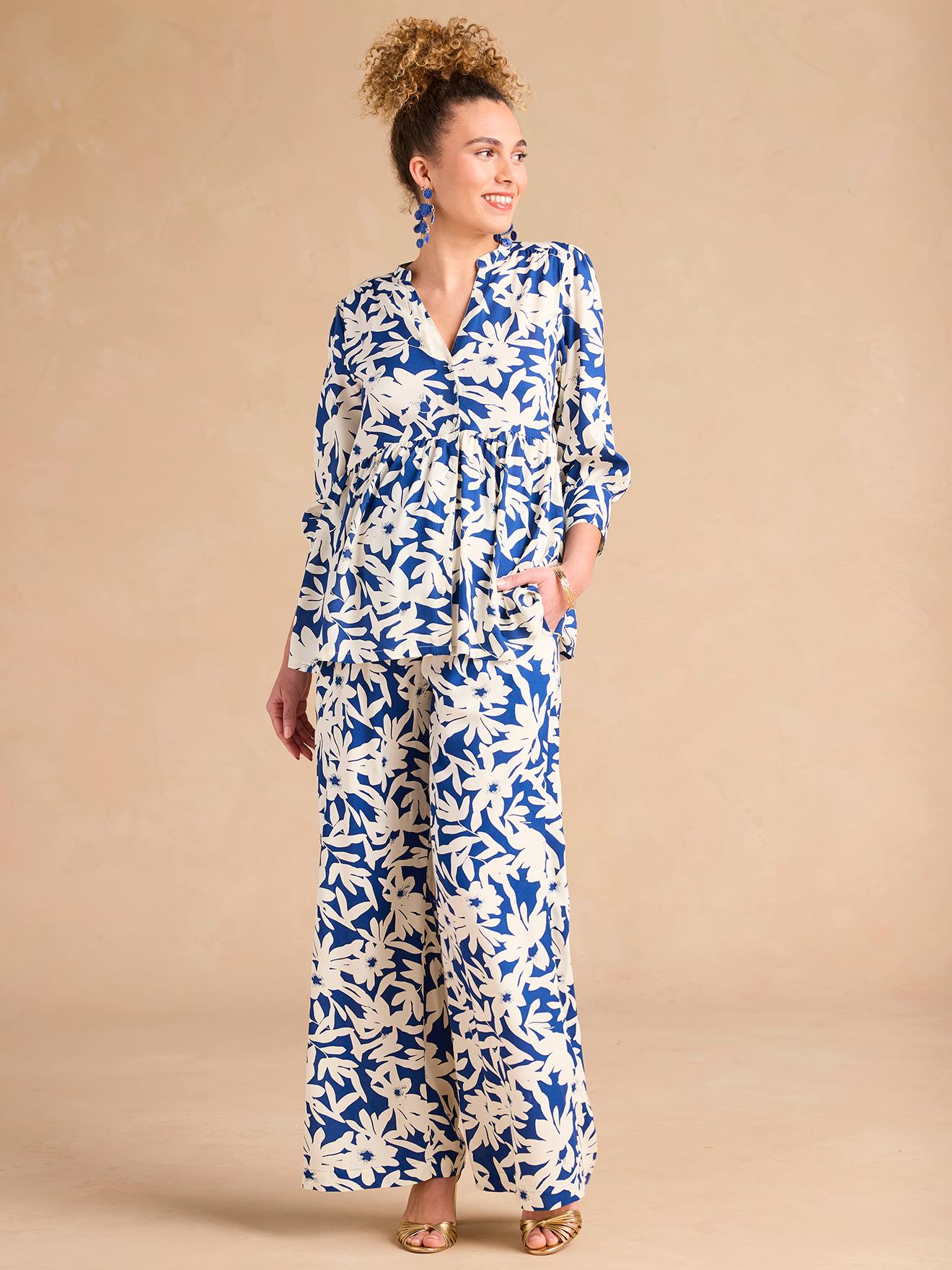 Pantalon de grossesse large imprimé fleurs avec bandeau bleu roi