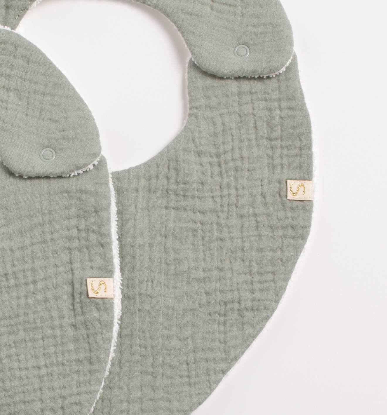 Lot De 2 Bavoirs En Gaze De Coton - Uni Petale Vert (Sauthon) - Image 1