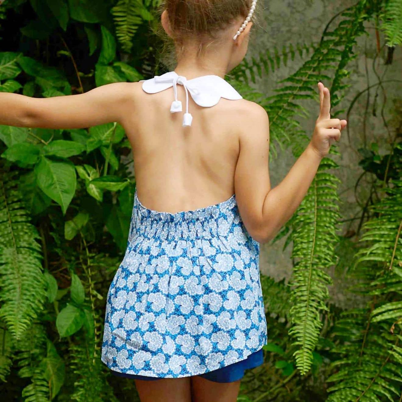 Blouse Fleurie Été Col Forme Pétales Tulipe Bleu Roi Blanc