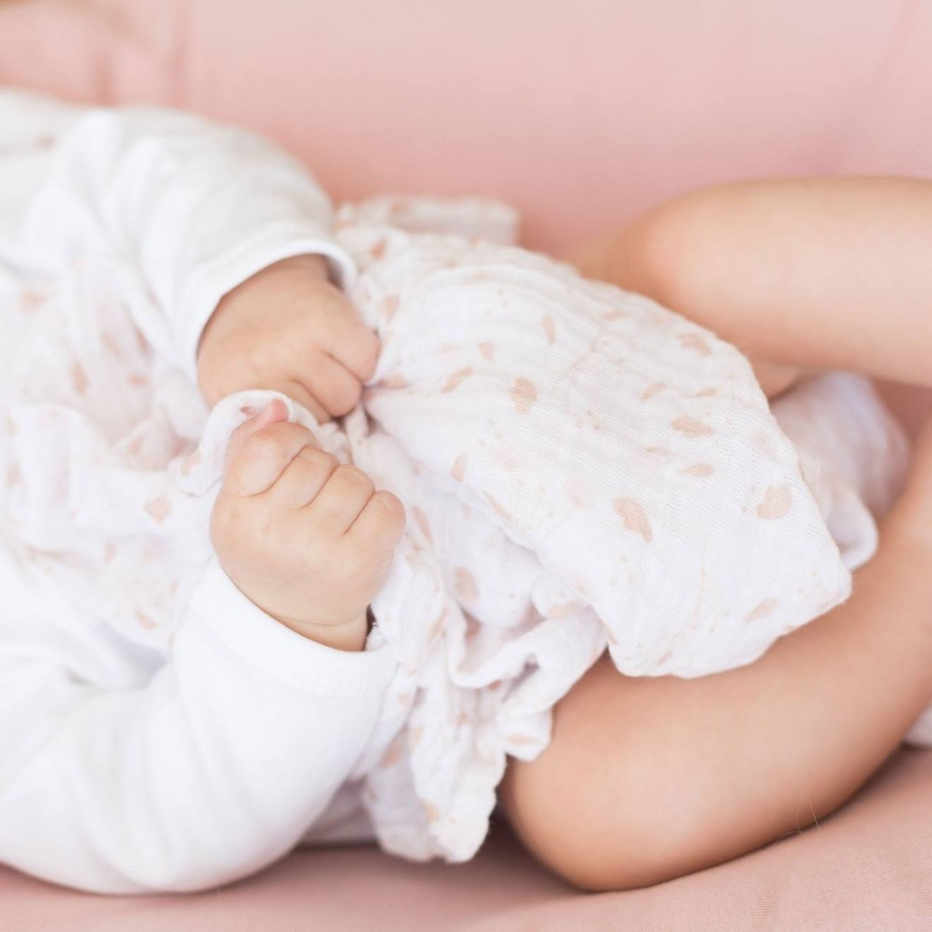 Lange Pour Bébé Rose (Trois Kilos Sept) - Image 2