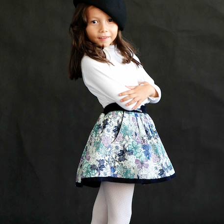 Fille-Jupe fleurie    pour   lilou