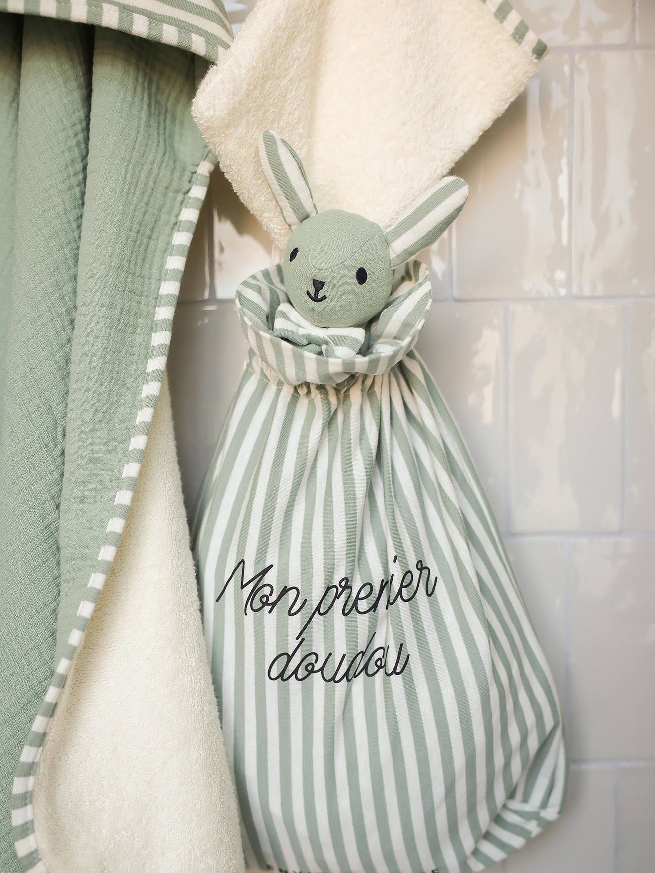Doudou personnalisable en gaze de coton bio ENVIE DE FRAISE vert sauge
