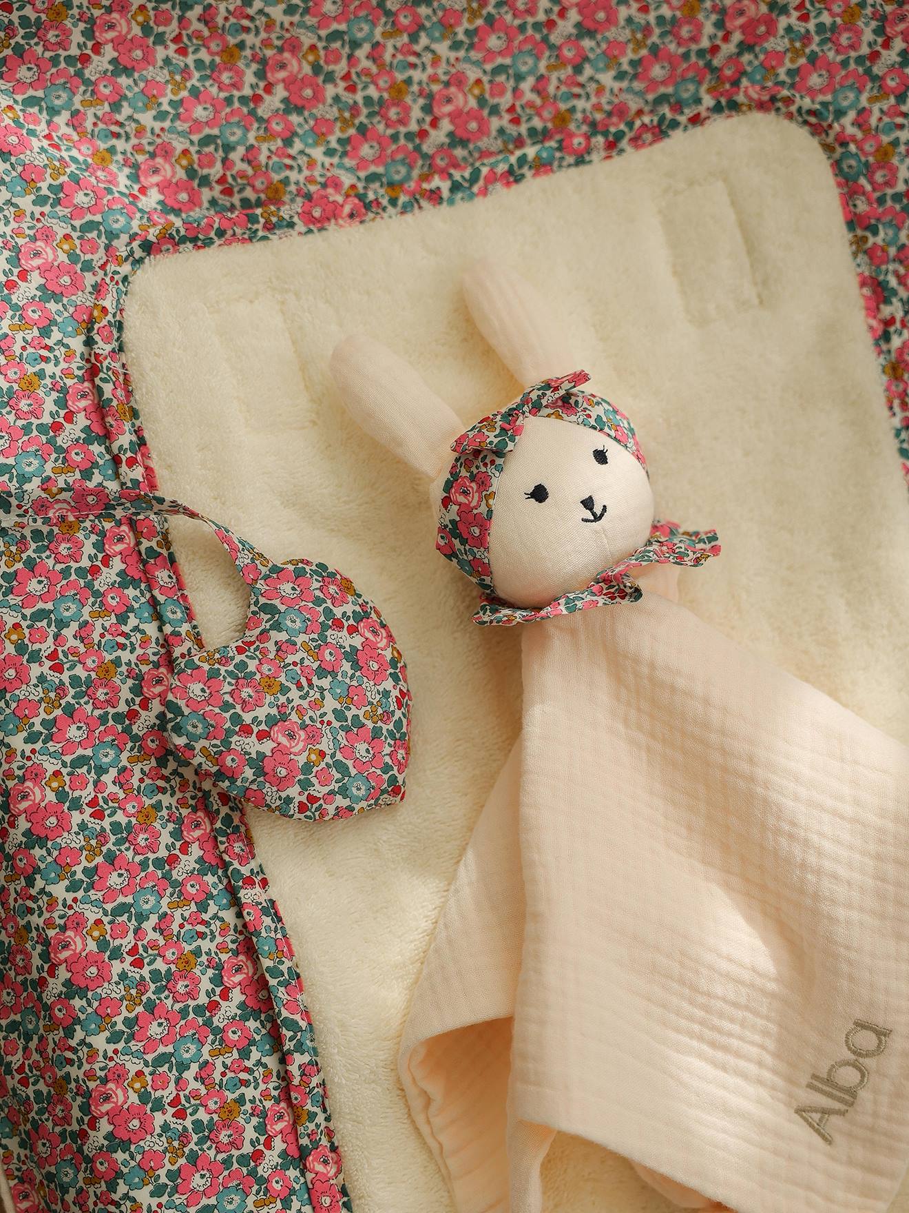 Housse de matelas à langer personnalisable en tissu Liberty ENVIE DE FRAISE rose pâle