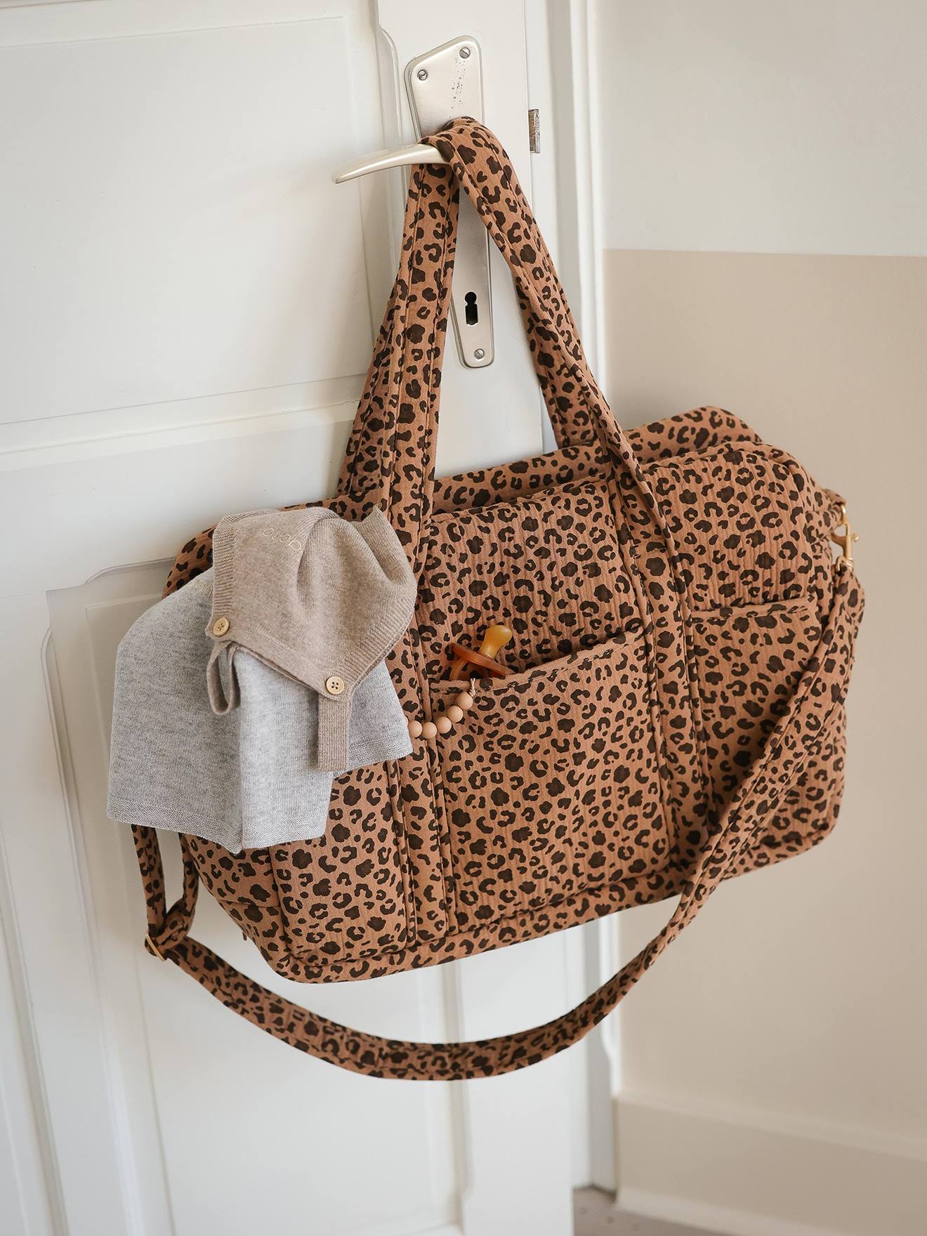 Sac à langer évolutif 24 ou 48h léopard personnalisable beige (Envie De Fraise) - Image 1